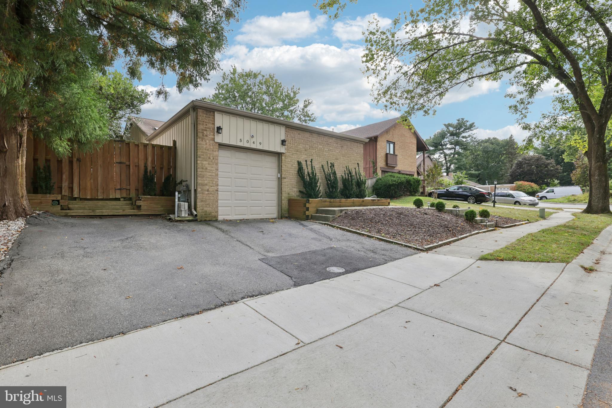 5049 NETHERSTONE COURT