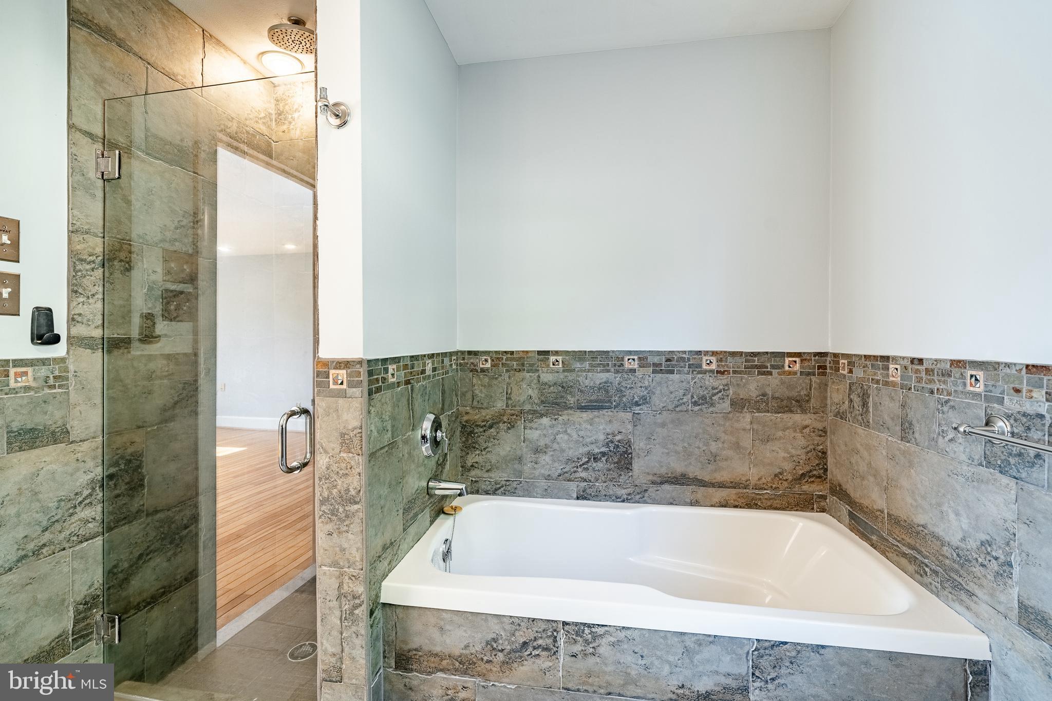 RADLEY RUN MEWS - Residential Lease