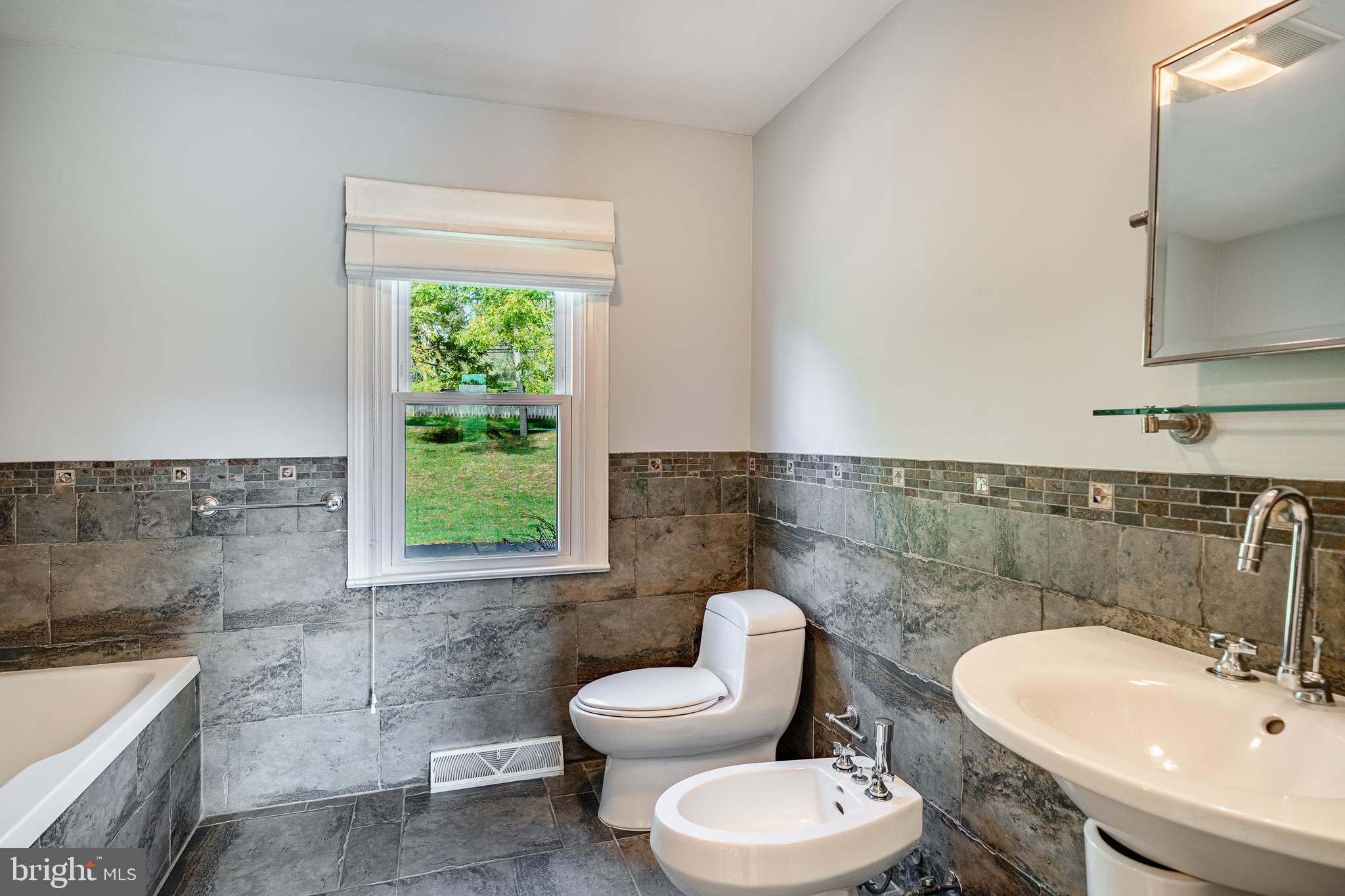 RADLEY RUN MEWS - Residential Lease