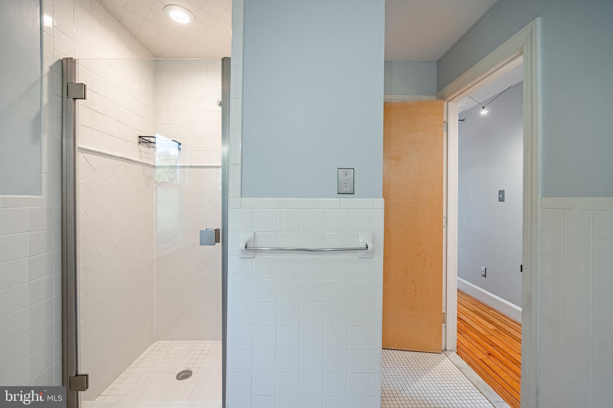 RADLEY RUN MEWS - Residential Lease