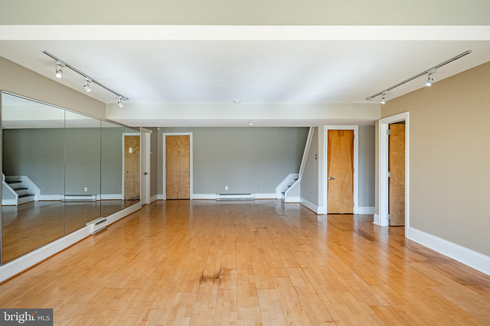 RADLEY RUN MEWS - Residential Lease