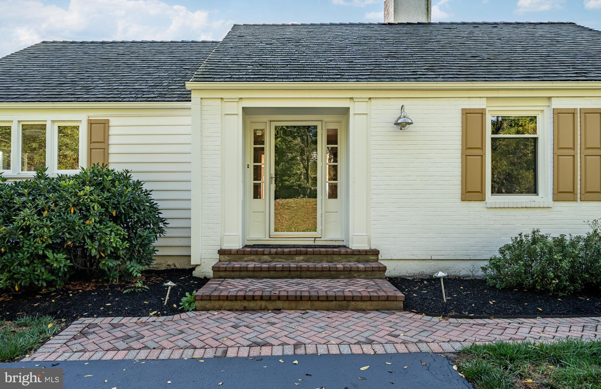 RADLEY RUN MEWS - Residential Lease