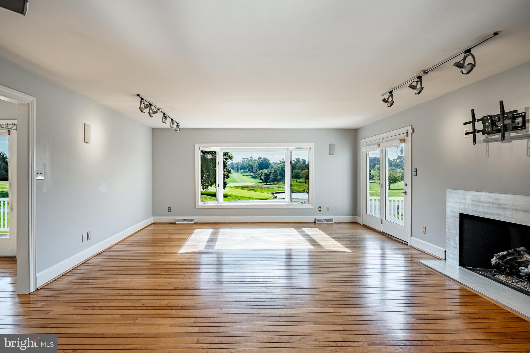 RADLEY RUN MEWS - Residential Lease