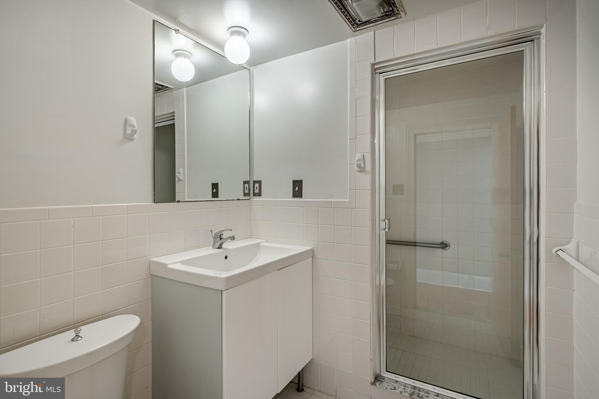 RADLEY RUN MEWS - Residential Lease