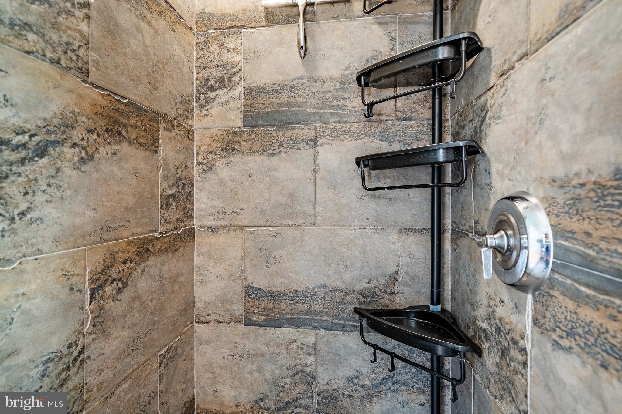 RADLEY RUN MEWS - Residential Lease