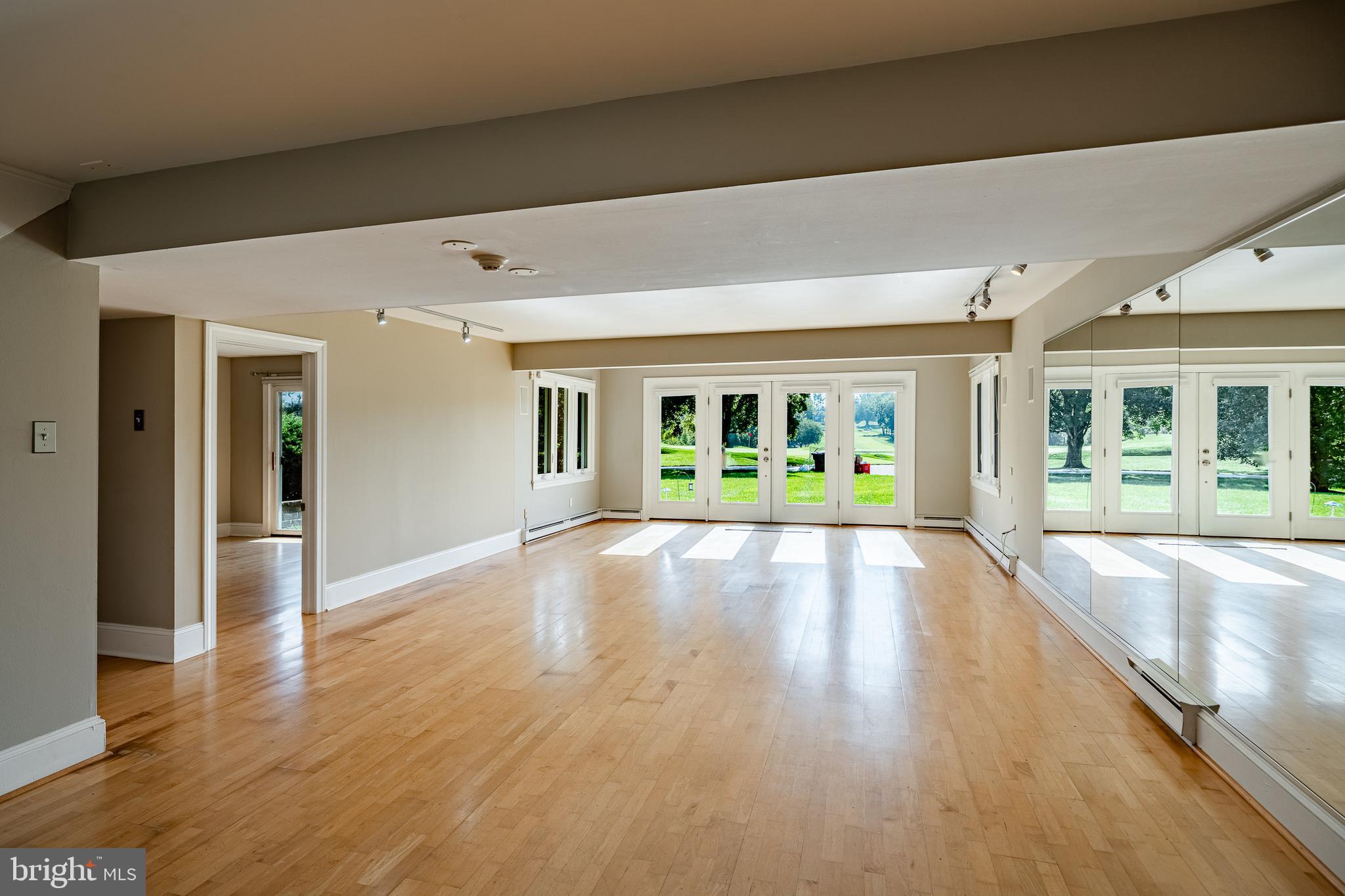 RADLEY RUN MEWS - Residential Lease