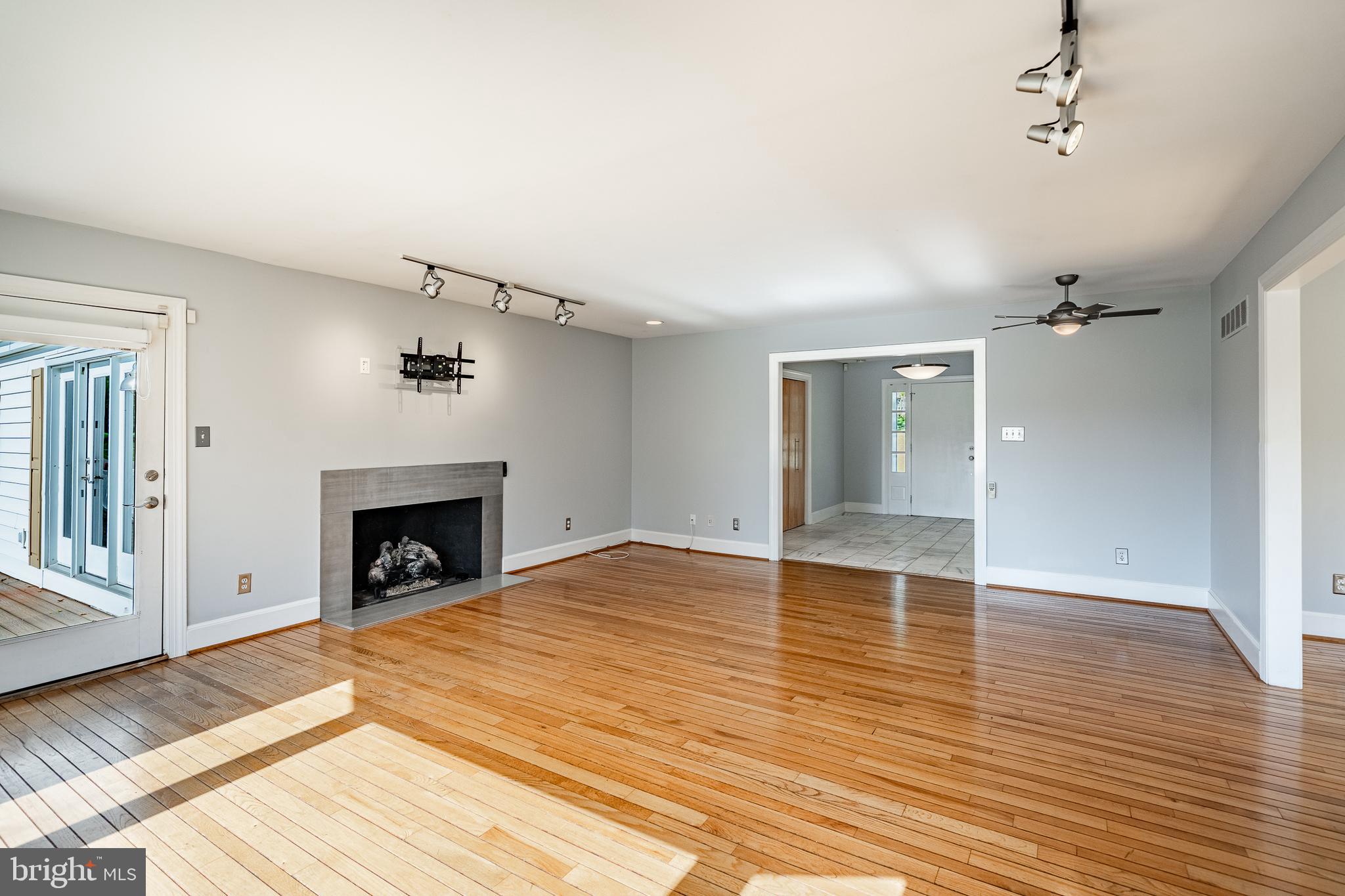 RADLEY RUN MEWS - Residential Lease