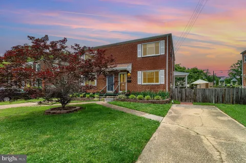 608 N Pelham Street N, Alexandria, VA MLS: VAAX2045172