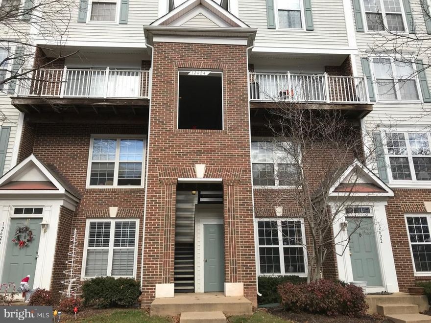 I don't think there is a better value in the northern VA market area. 2 BR unit with 1150 square feet. Great opportunity for investor or owner occupant. Nice room sizes. Newer carpet and paint. Gigantic MBR walk-in closet. Big Bathroom. Room for full size washer and dryer. Gas furnace. Minor cosmetic items to be completed by buyer. Please contact Linda Vane today to arrange a showing appointment.