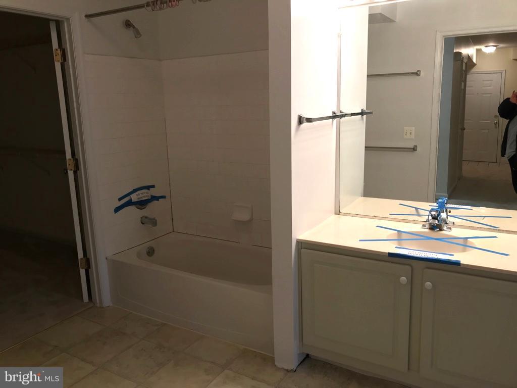 FAIR LAKES - Residential