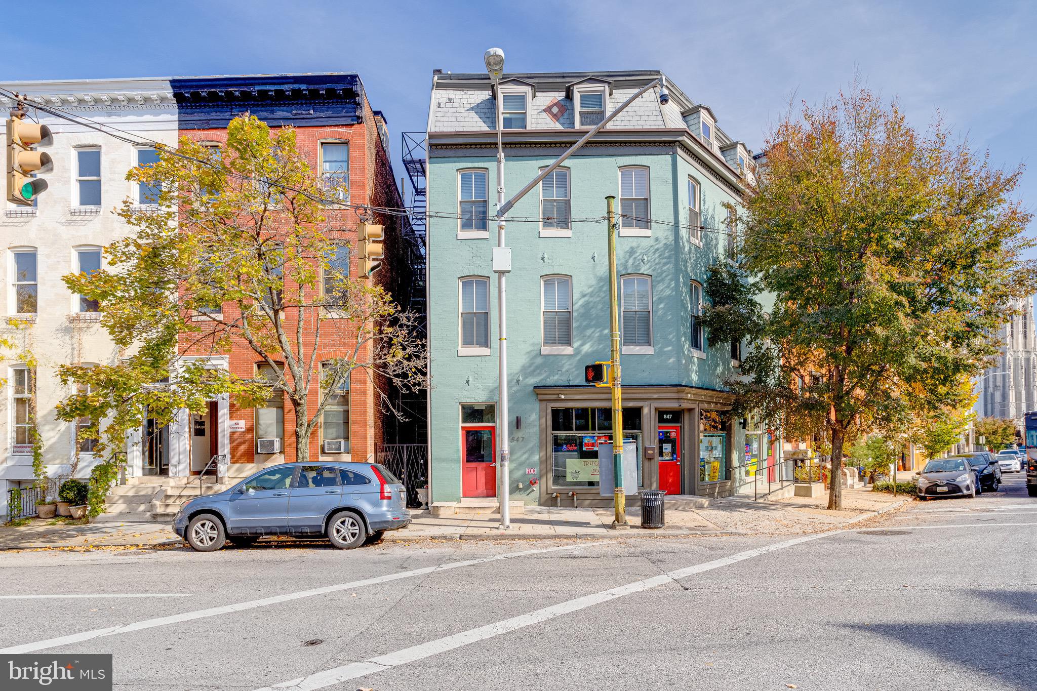 Welcome home to a beautiful tree lined neighborhood in the desirable neighborhood of Mt. Vernon! Well maintained and totally updated one bedroom/1 bath apartment with hardwood floors and a an open layout.