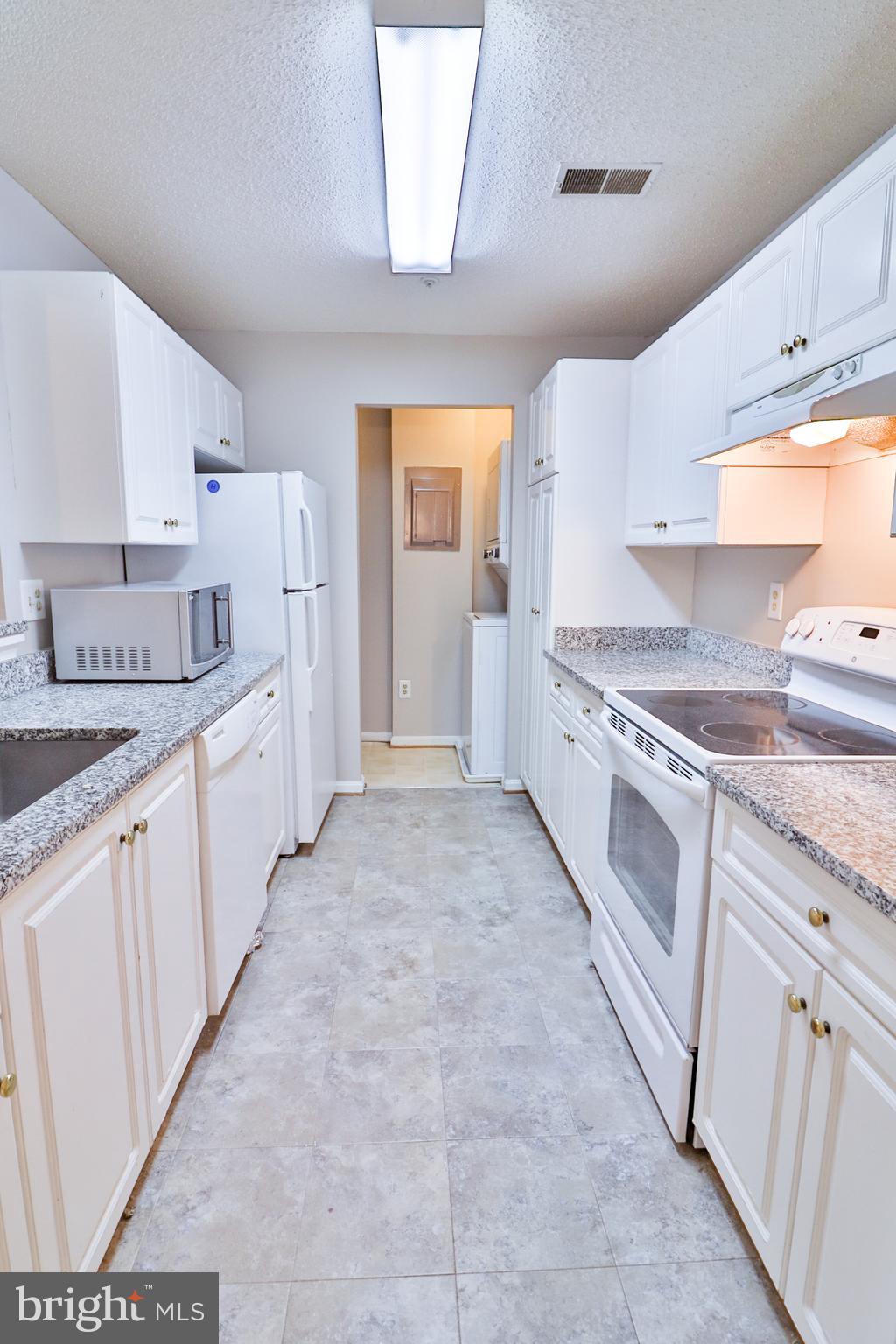 CHURCHILL VIEW - Residential Lease