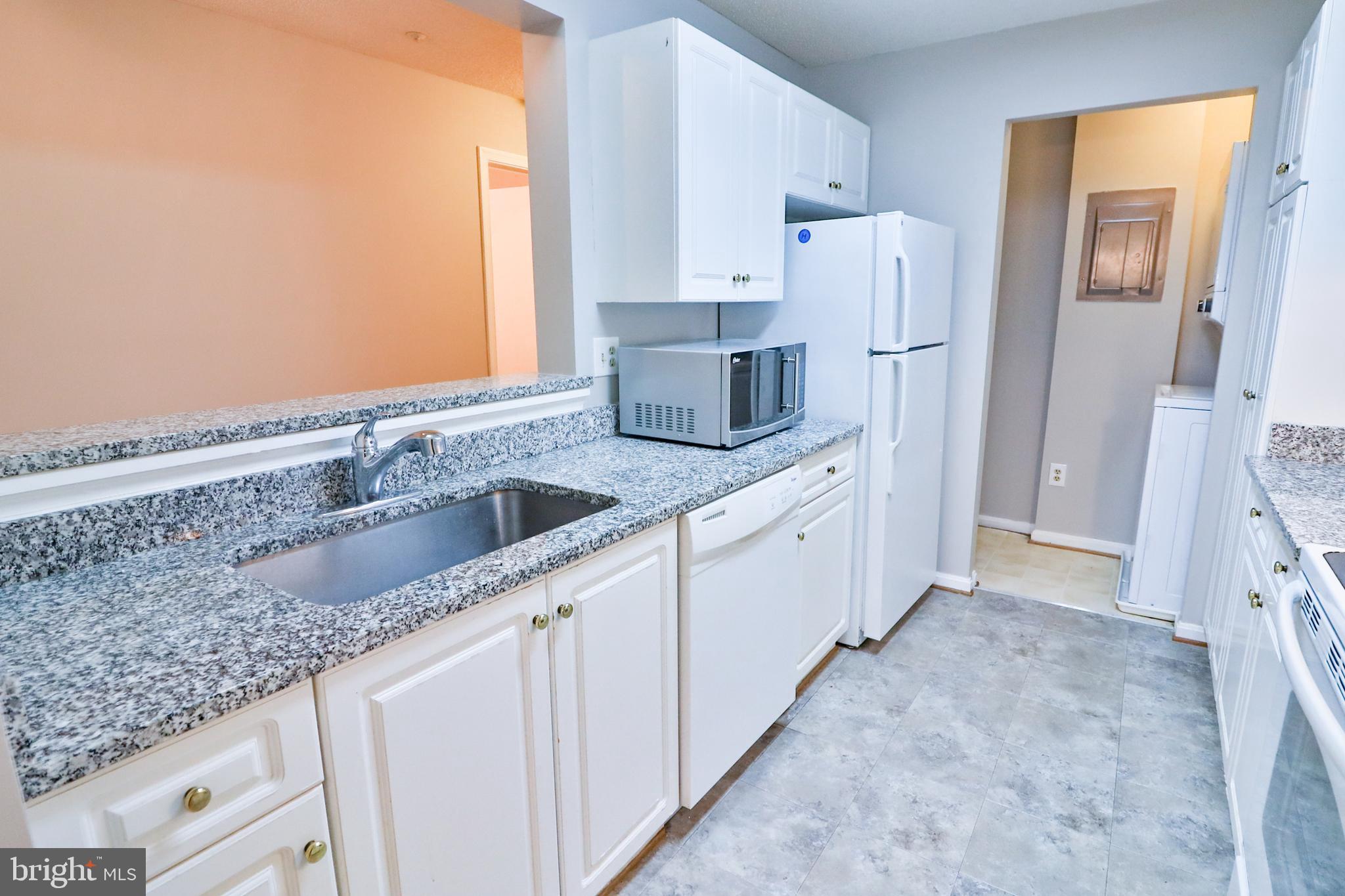 CHURCHILL VIEW - Residential Lease