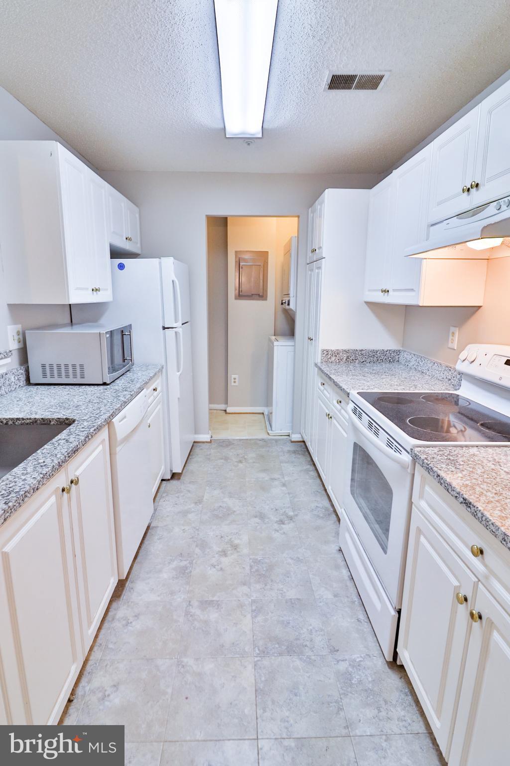 CHURCHILL VIEW - Residential Lease