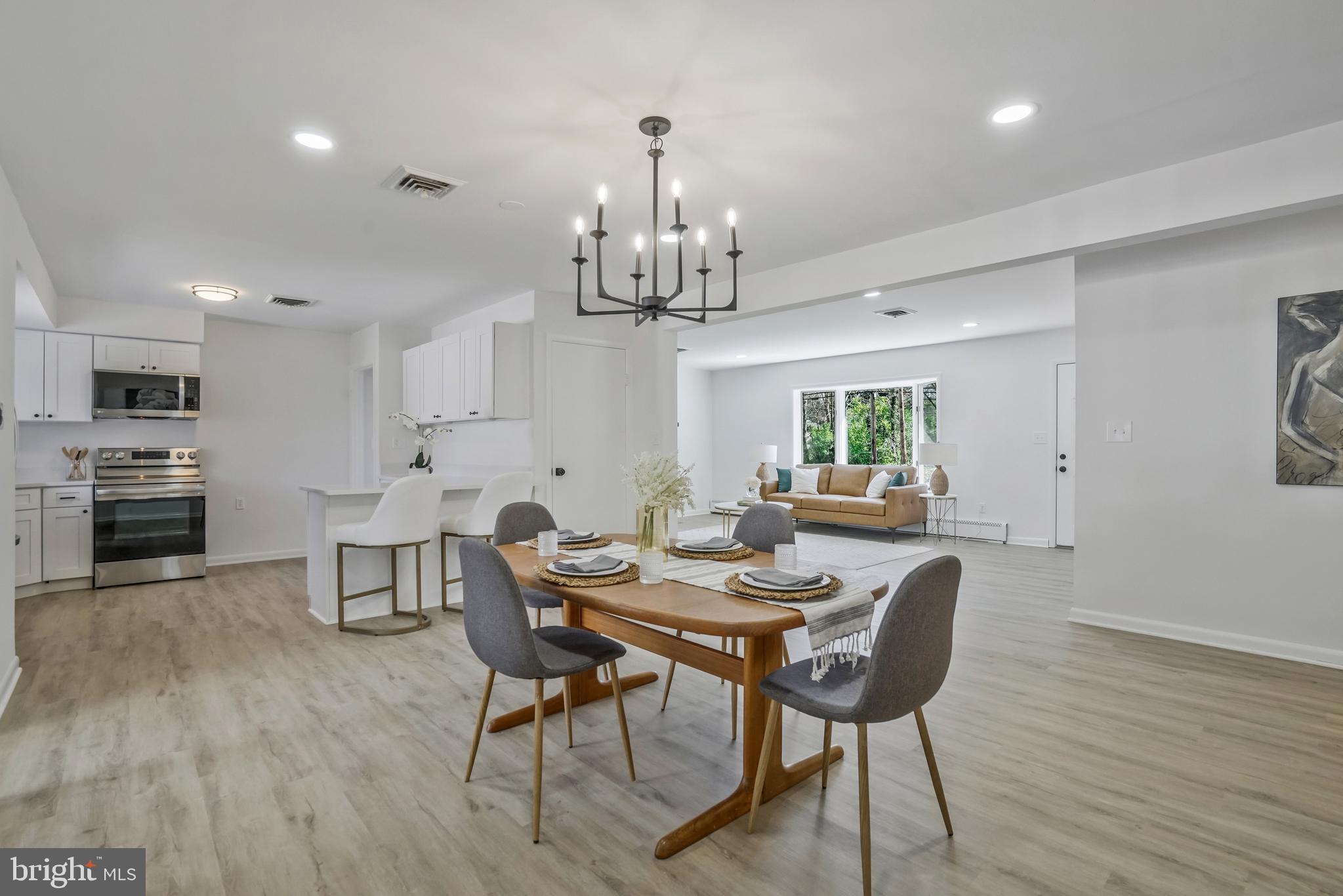 COUNTRY CLUB ESTATES - Residential