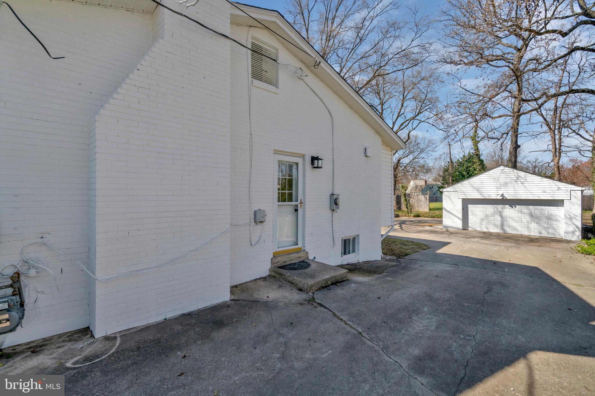 COUNTRY CLUB ESTATES - Residential