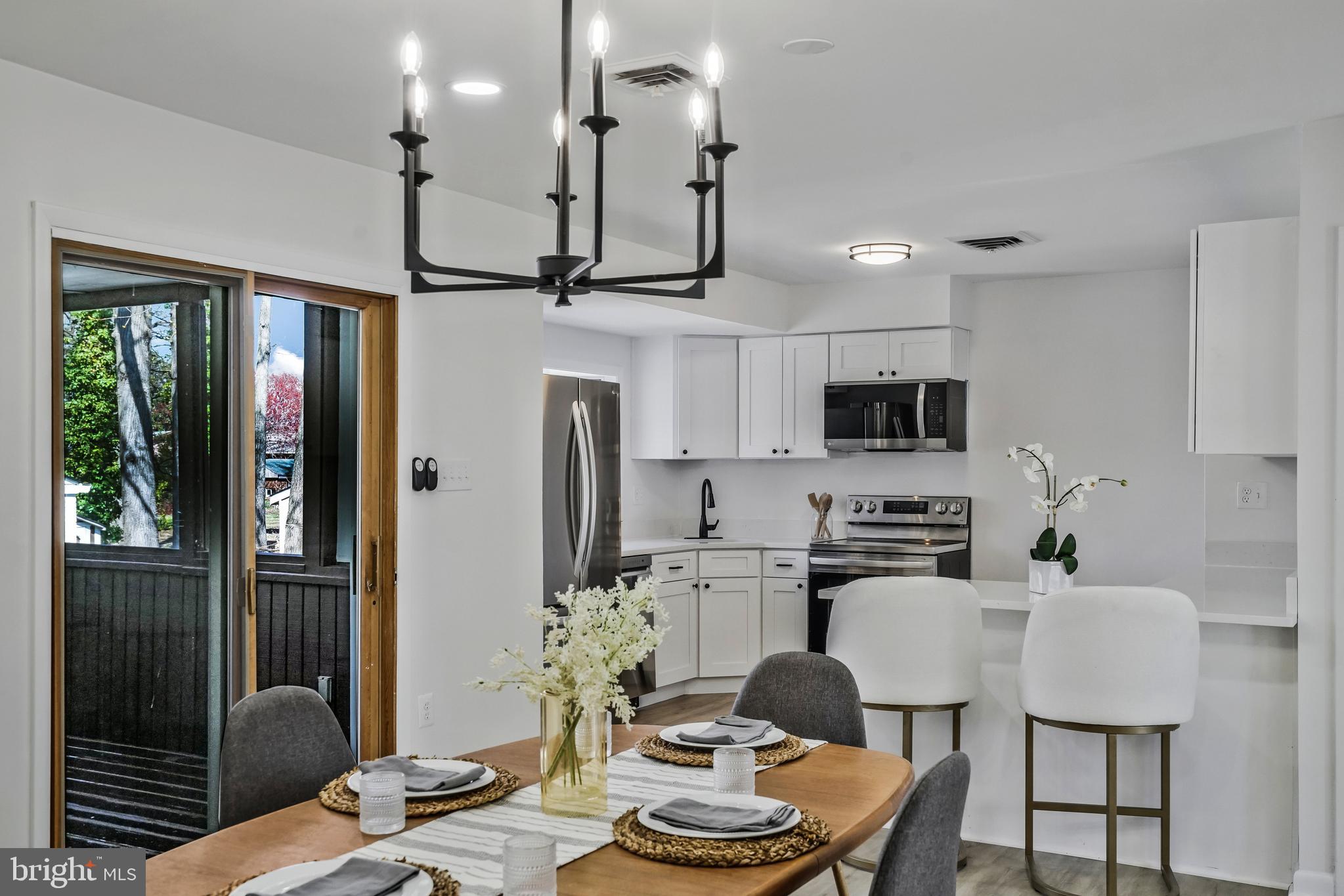 COUNTRY CLUB ESTATES - Residential