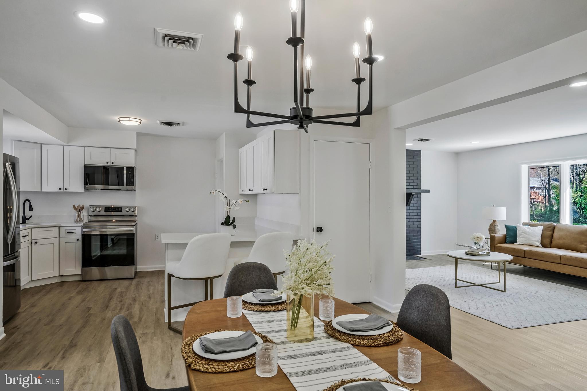 COUNTRY CLUB ESTATES - Residential