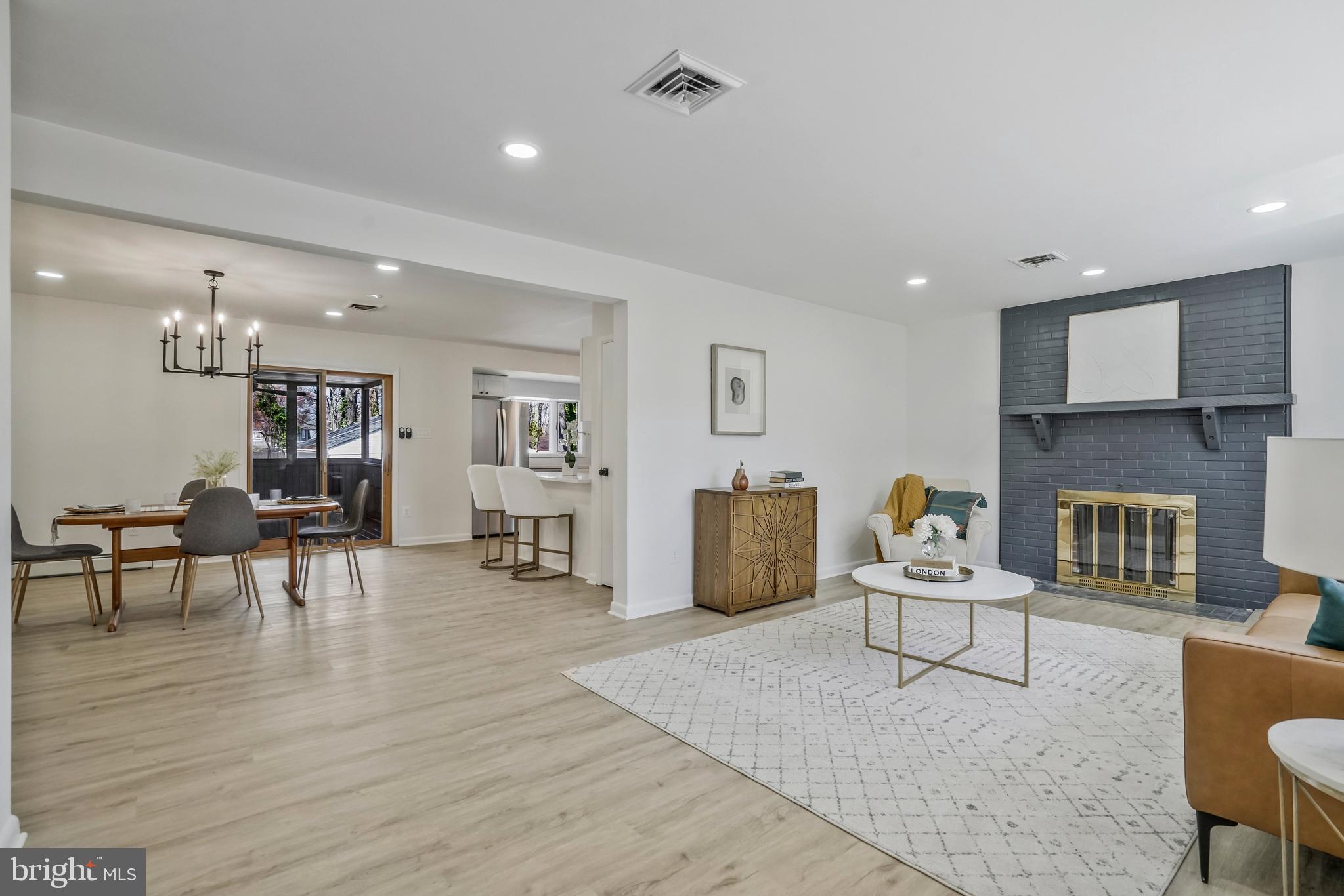 COUNTRY CLUB ESTATES - Residential