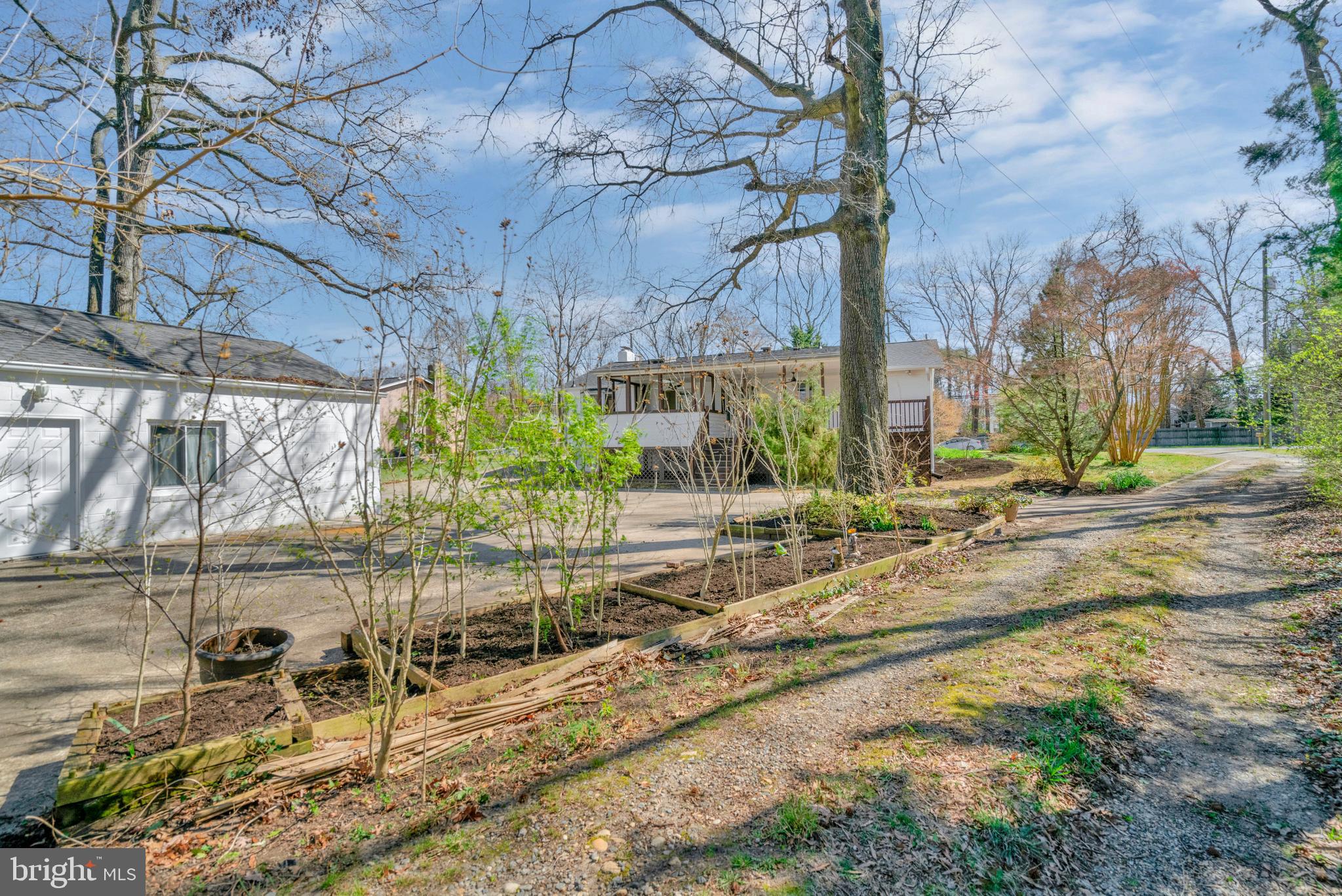 COUNTRY CLUB ESTATES - Residential