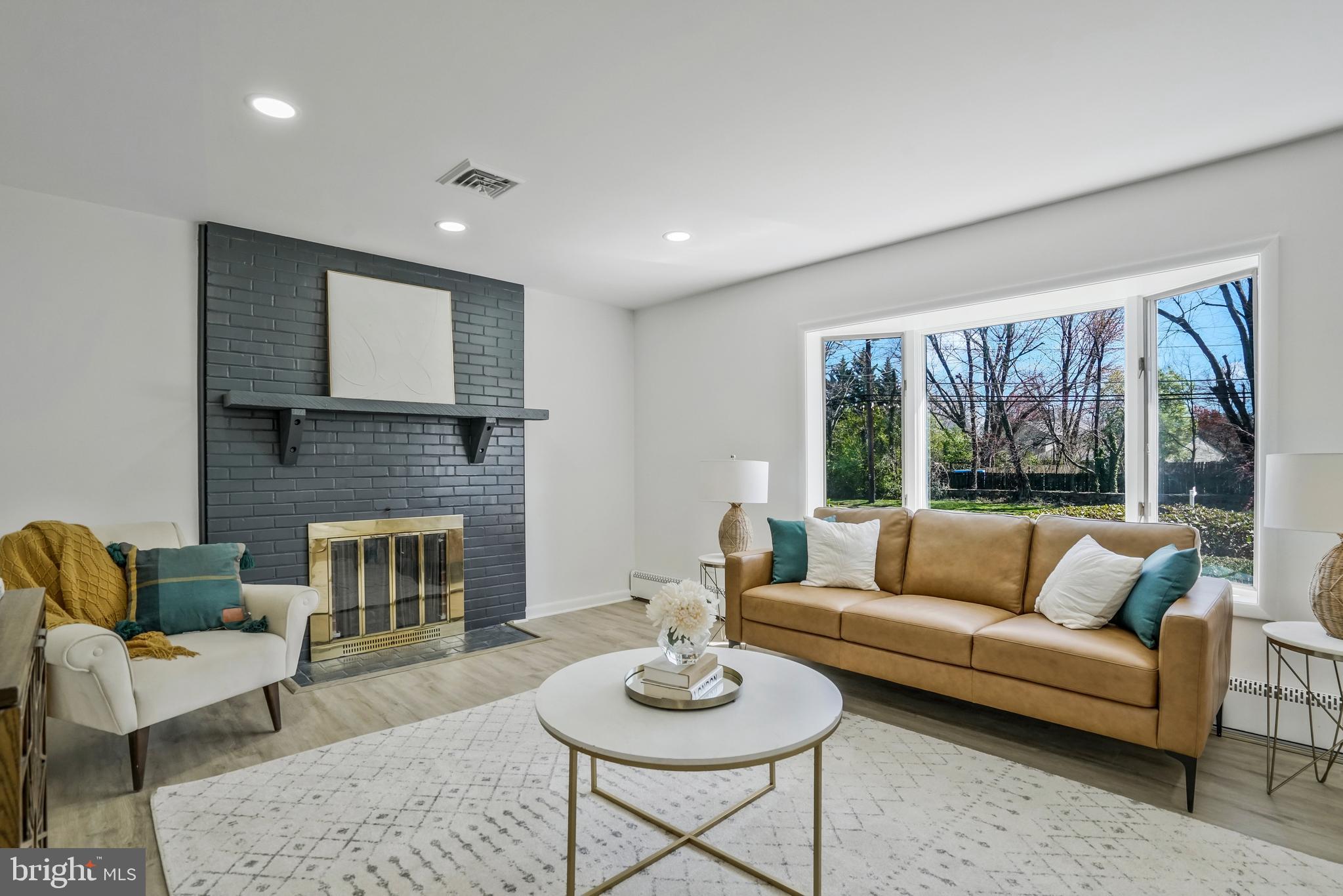 COUNTRY CLUB ESTATES - Residential