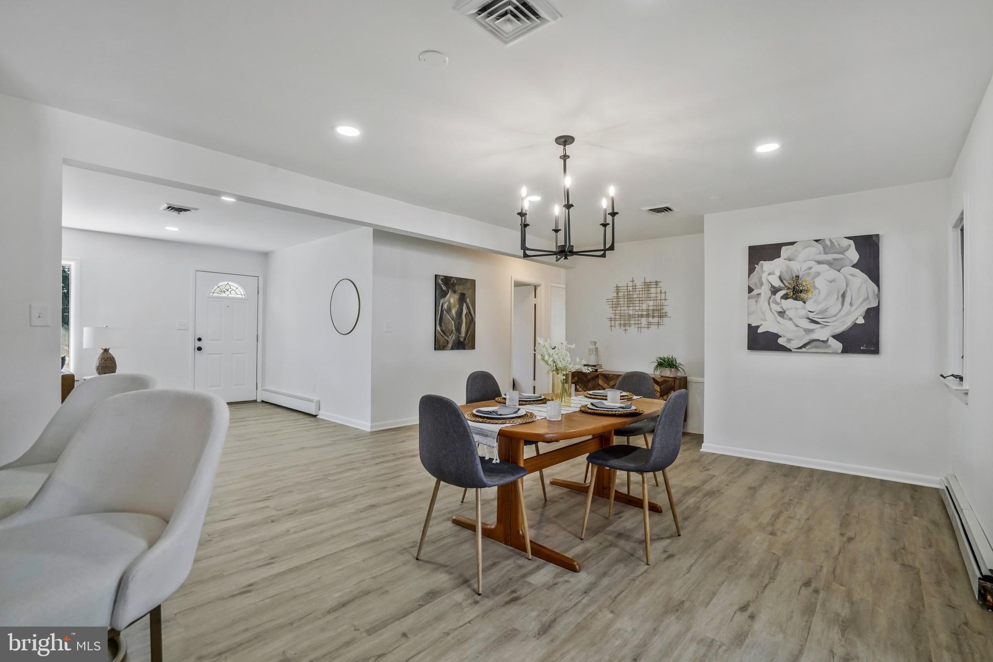 COUNTRY CLUB ESTATES - Residential