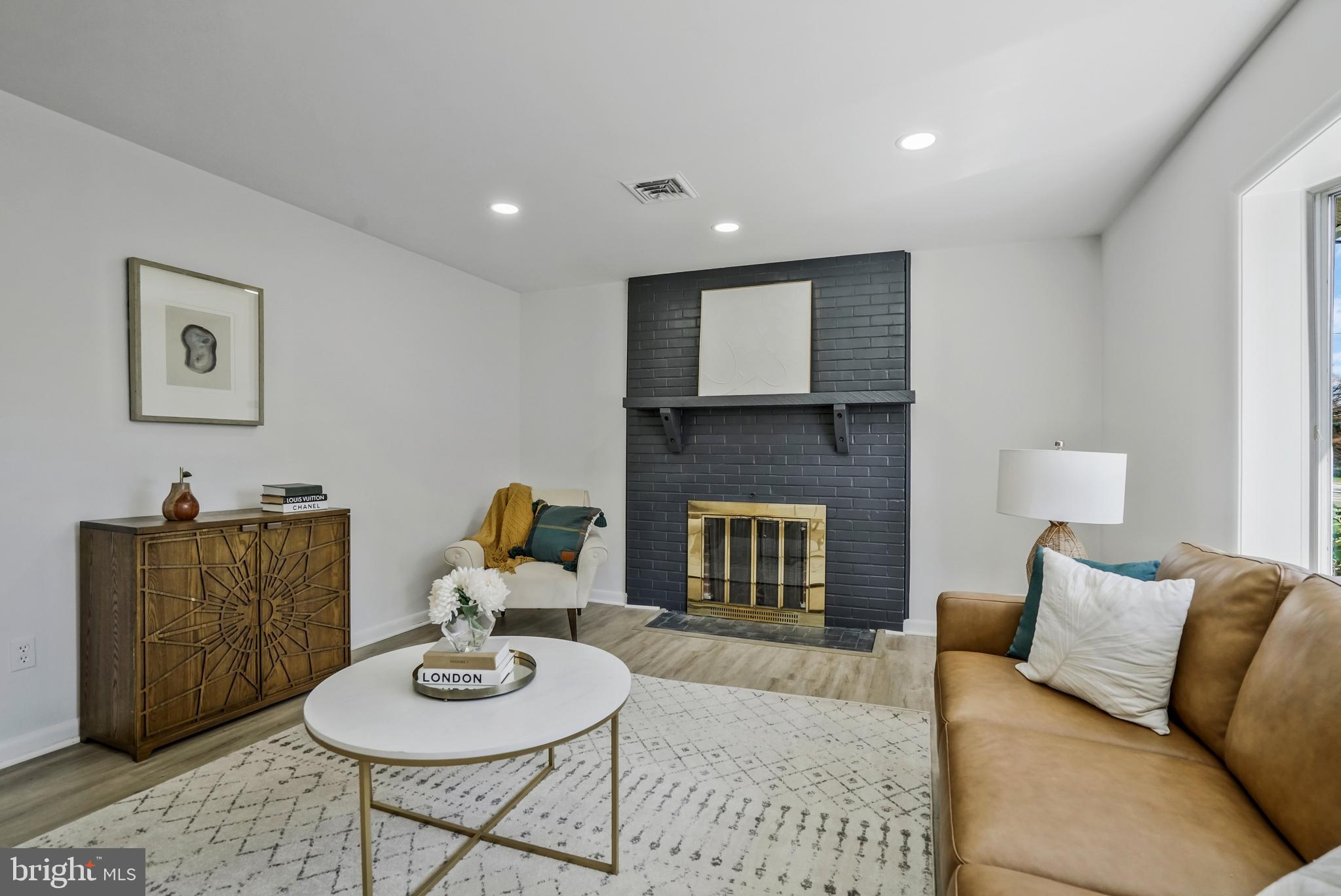 COUNTRY CLUB ESTATES - Residential