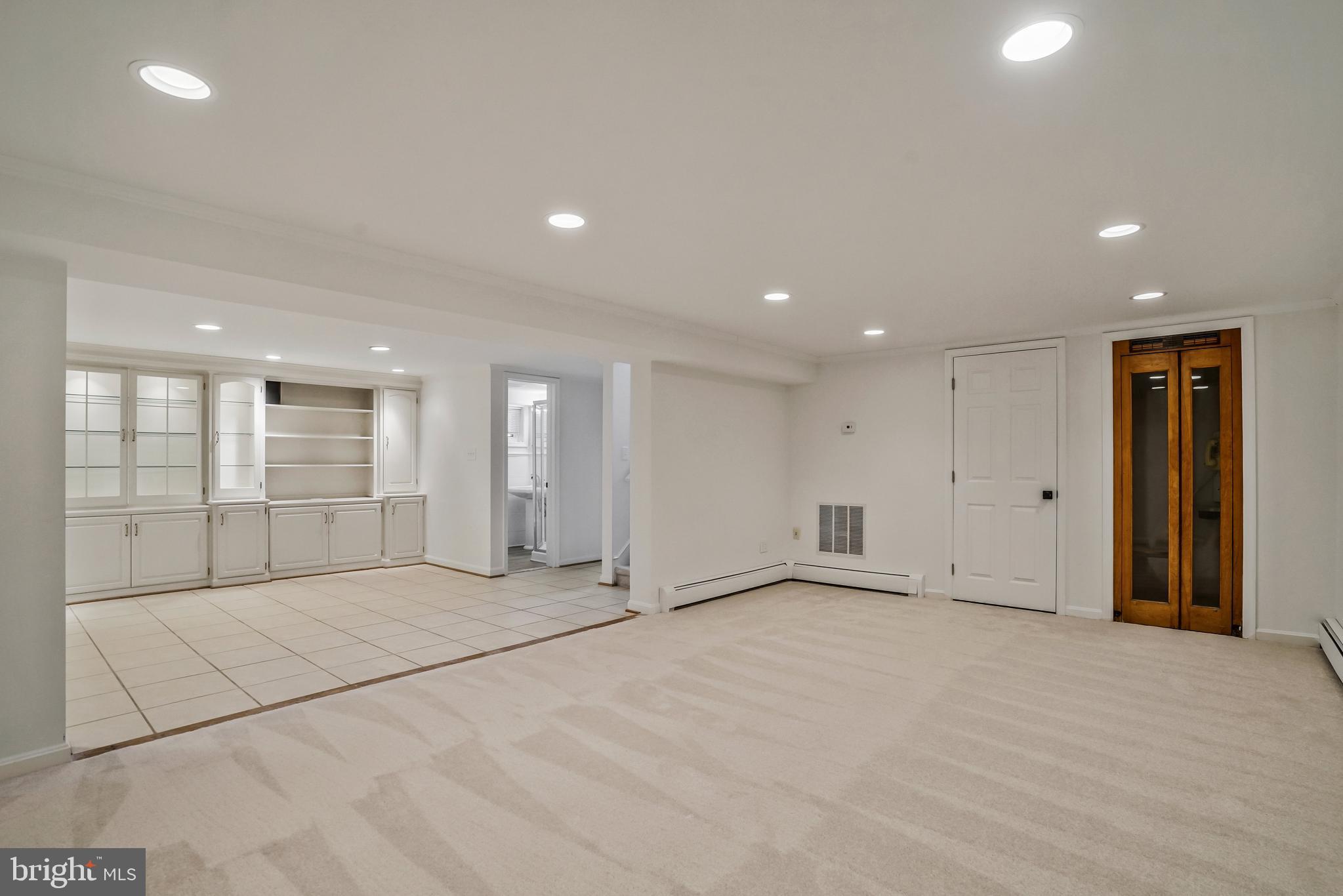 COUNTRY CLUB ESTATES - Residential