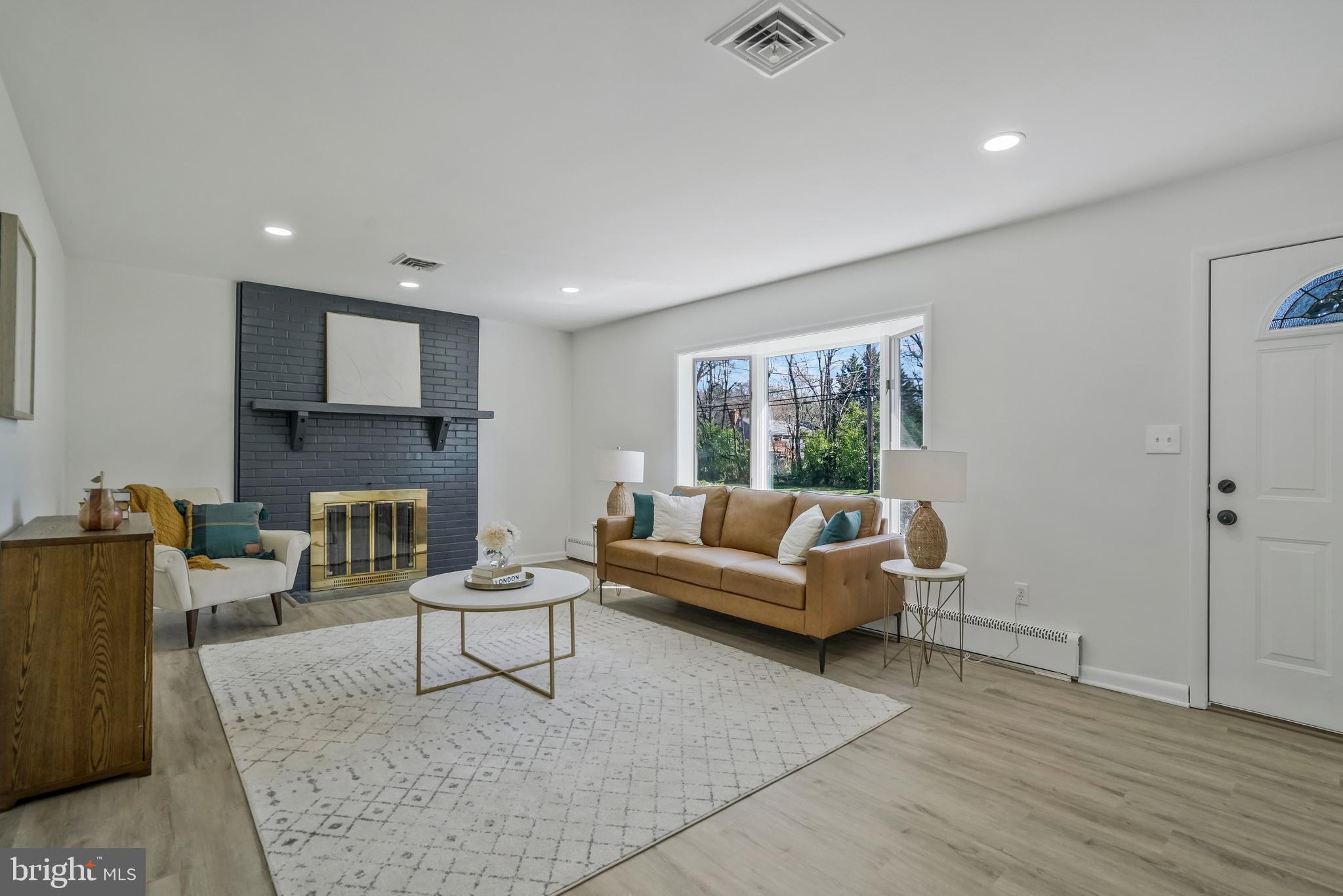 COUNTRY CLUB ESTATES - Residential