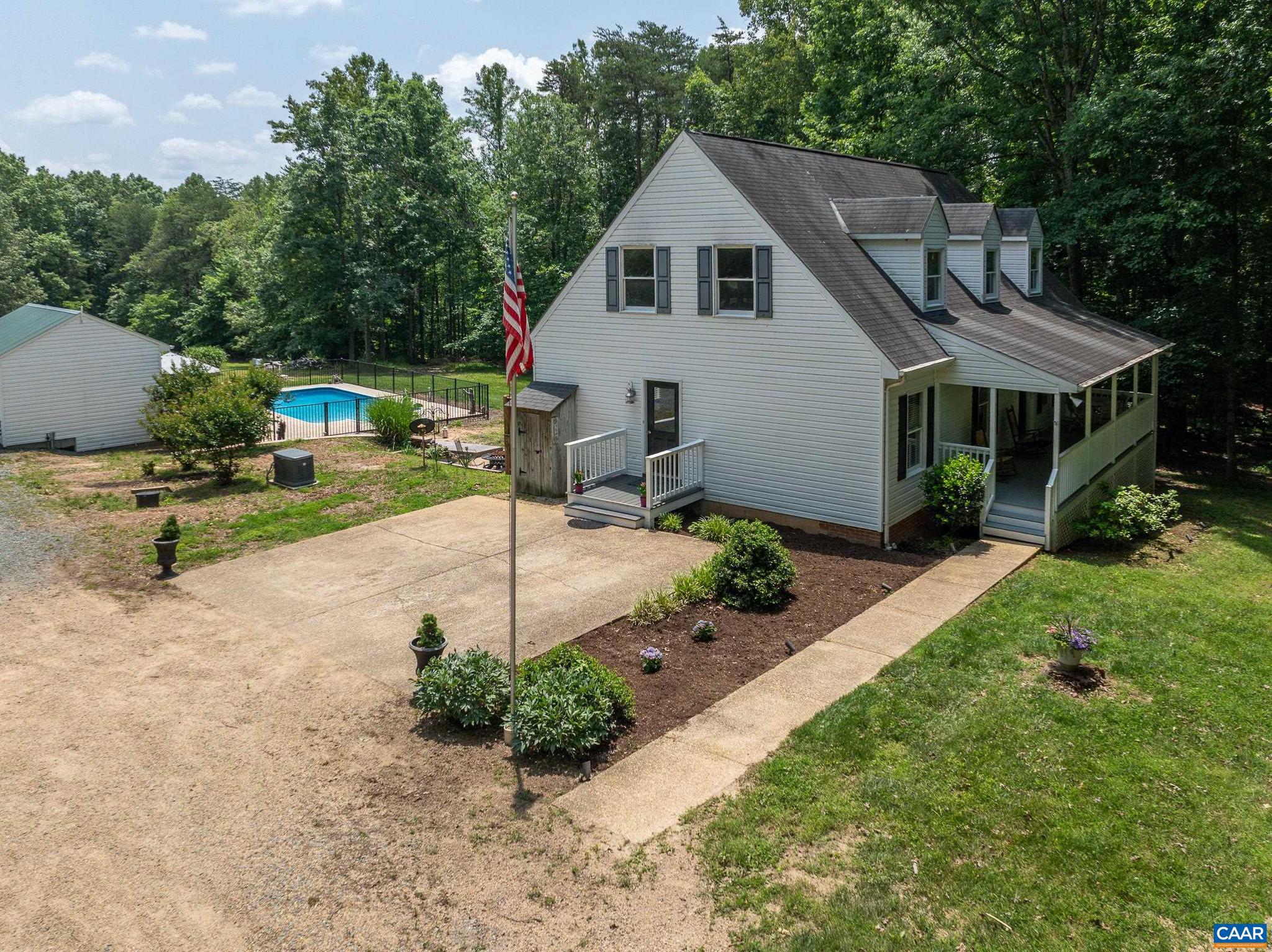 1505 RUNNING DEER DR