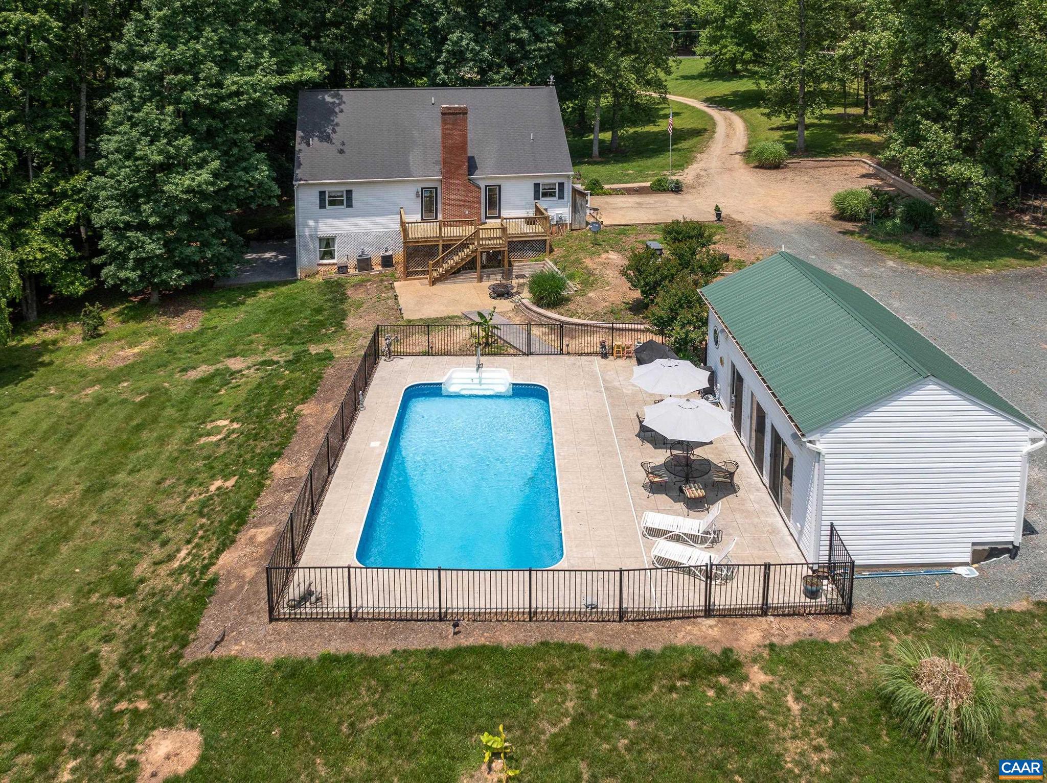 1505 RUNNING DEER DR