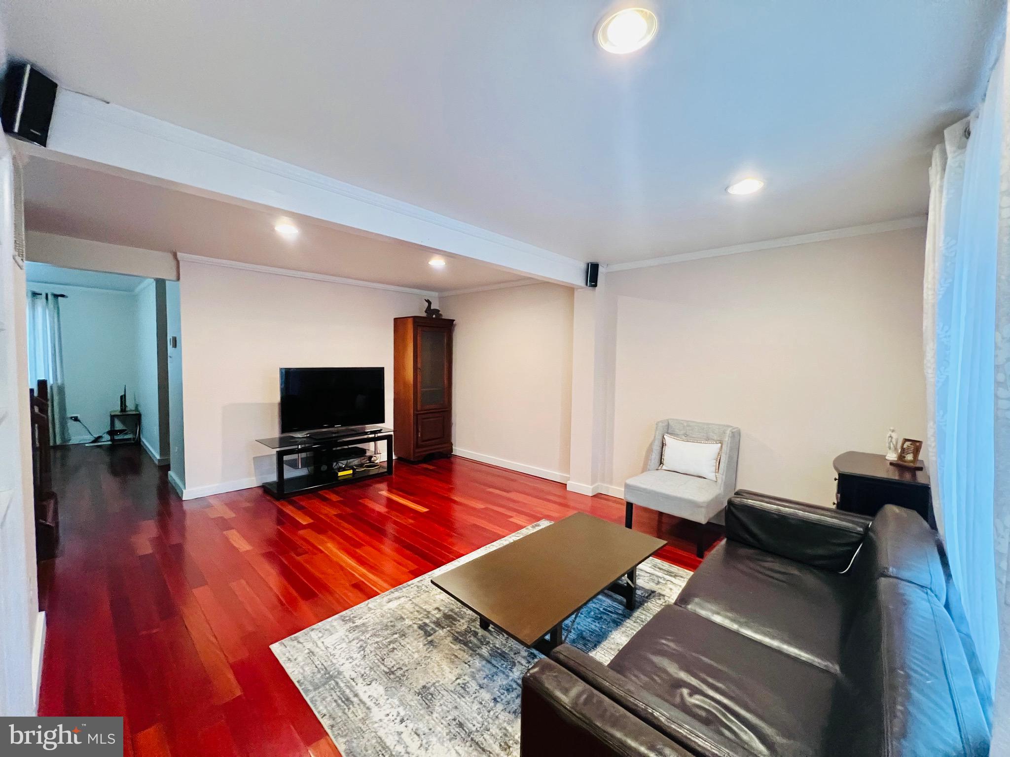 NEWINGTON FOREST - Residential