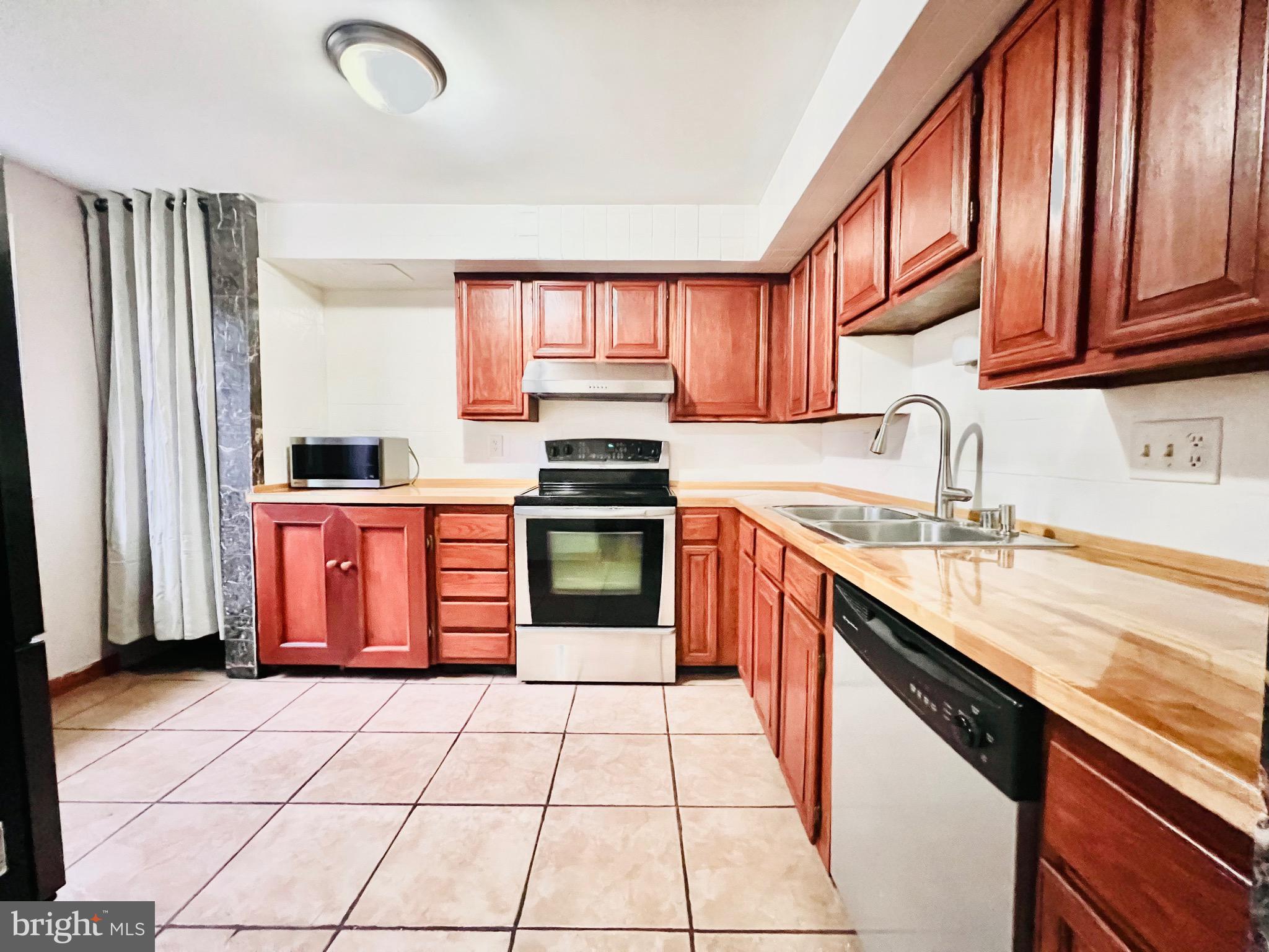 NEWINGTON FOREST - Residential