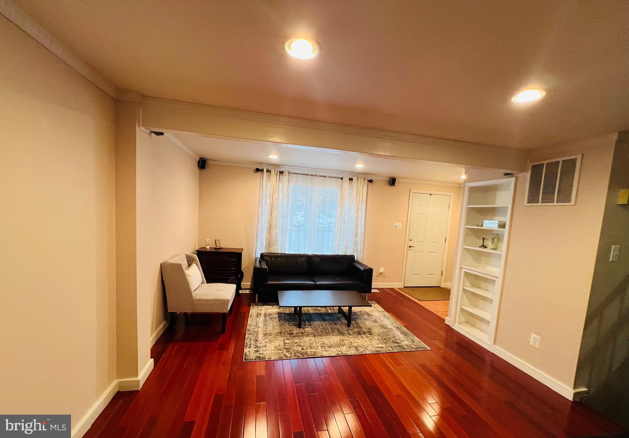 NEWINGTON FOREST - Residential