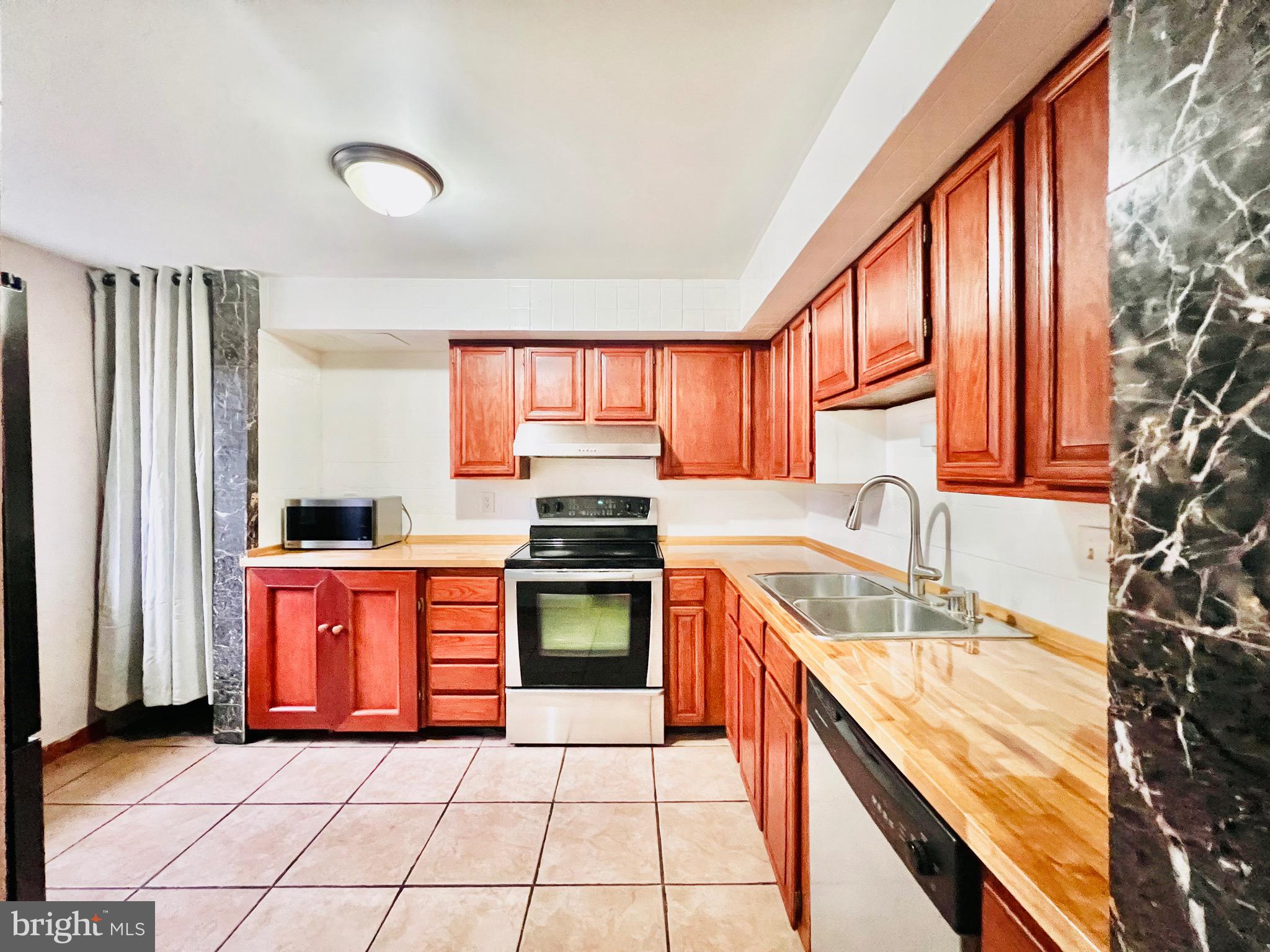 NEWINGTON FOREST - Residential