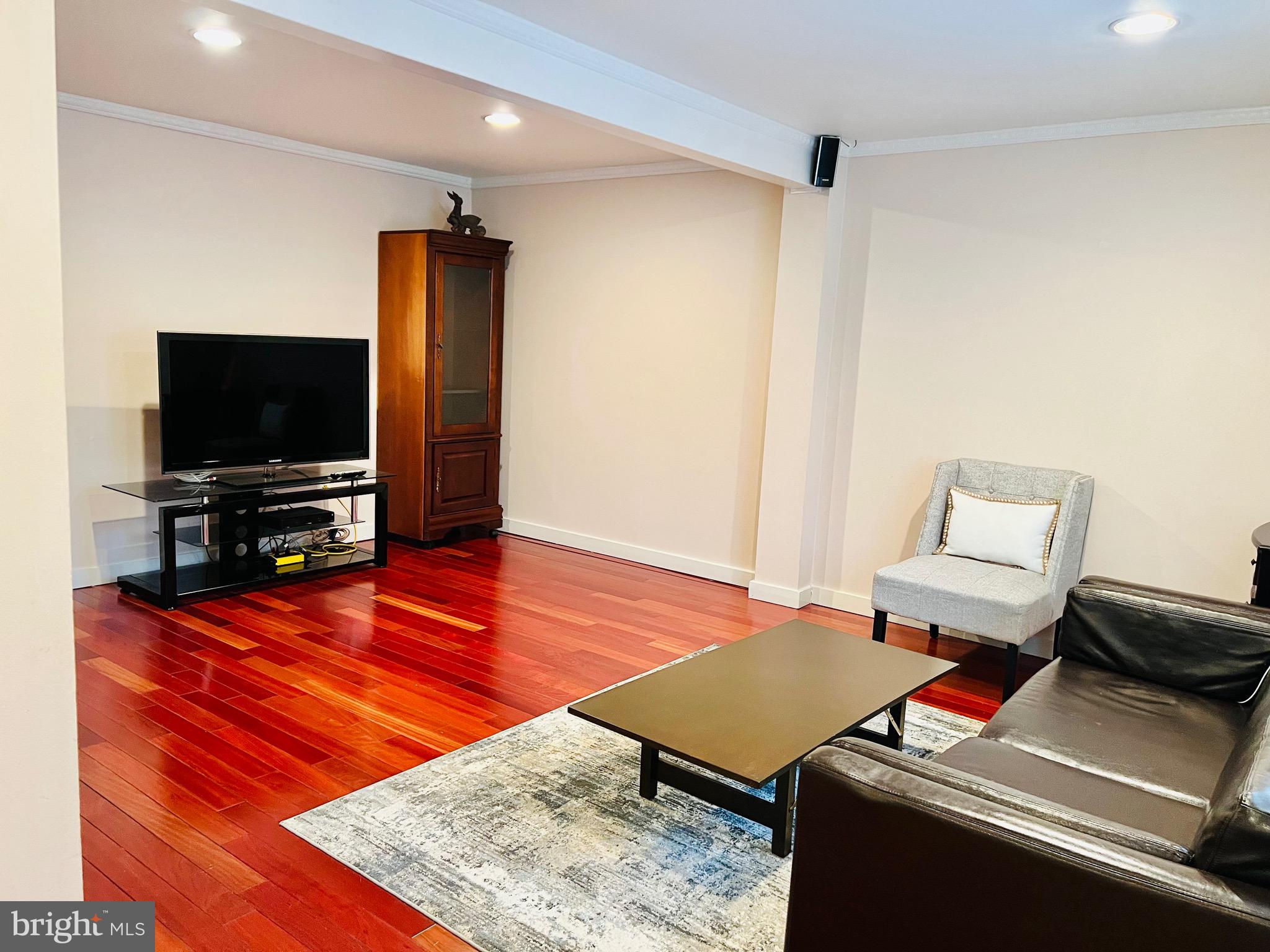 NEWINGTON FOREST - Residential