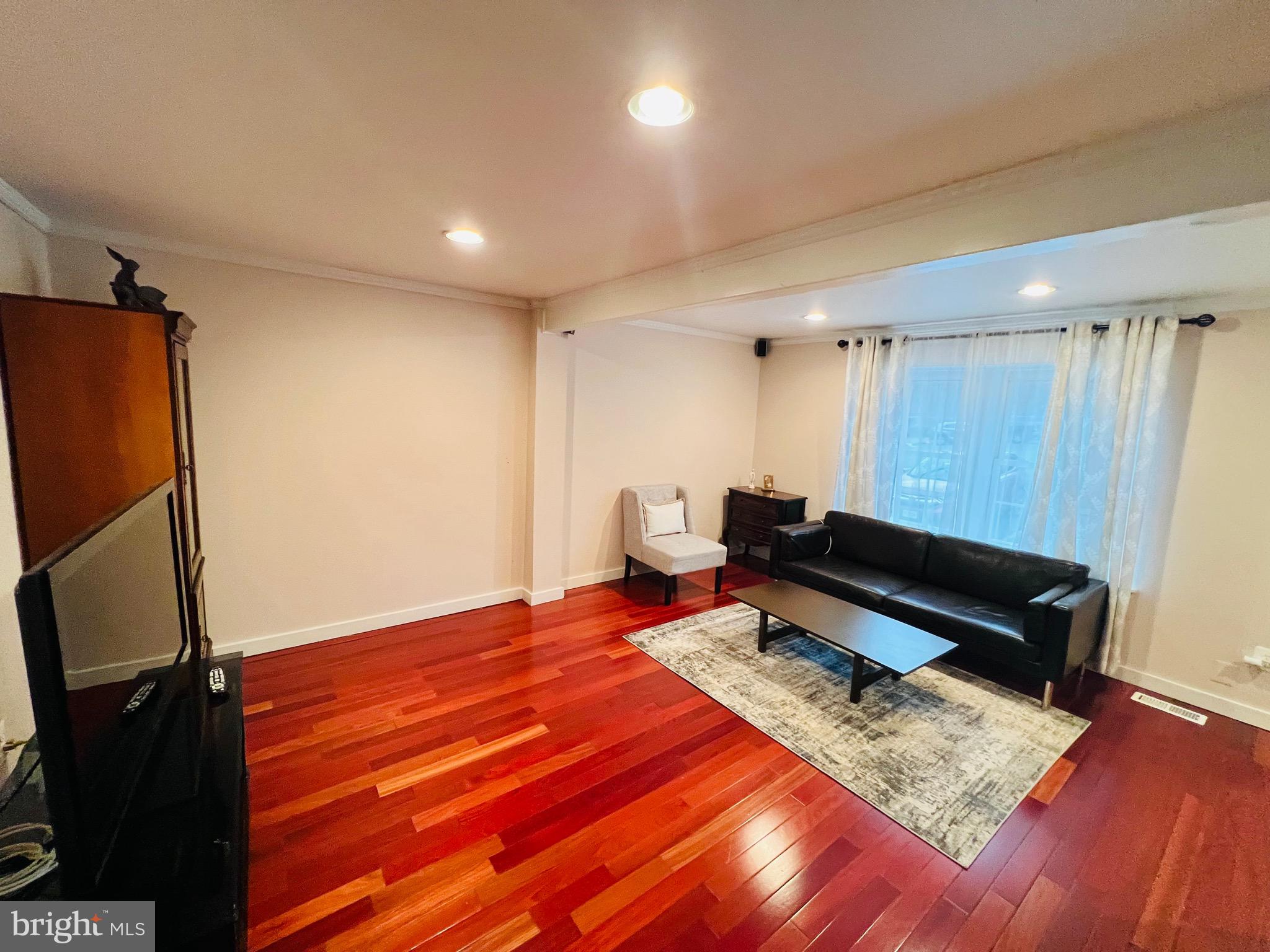 NEWINGTON FOREST - Residential