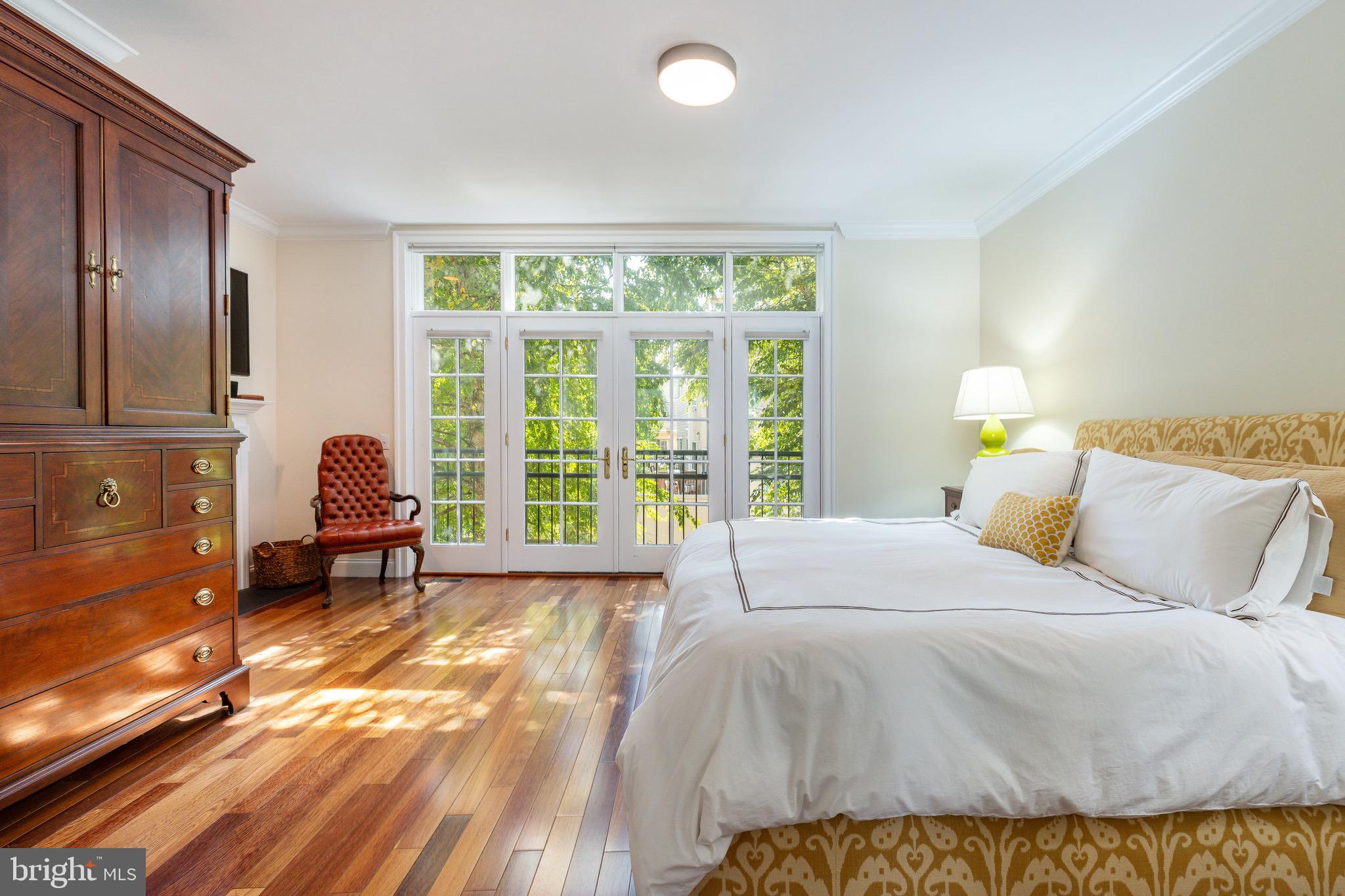 QUEEN VILLAGE - Residential