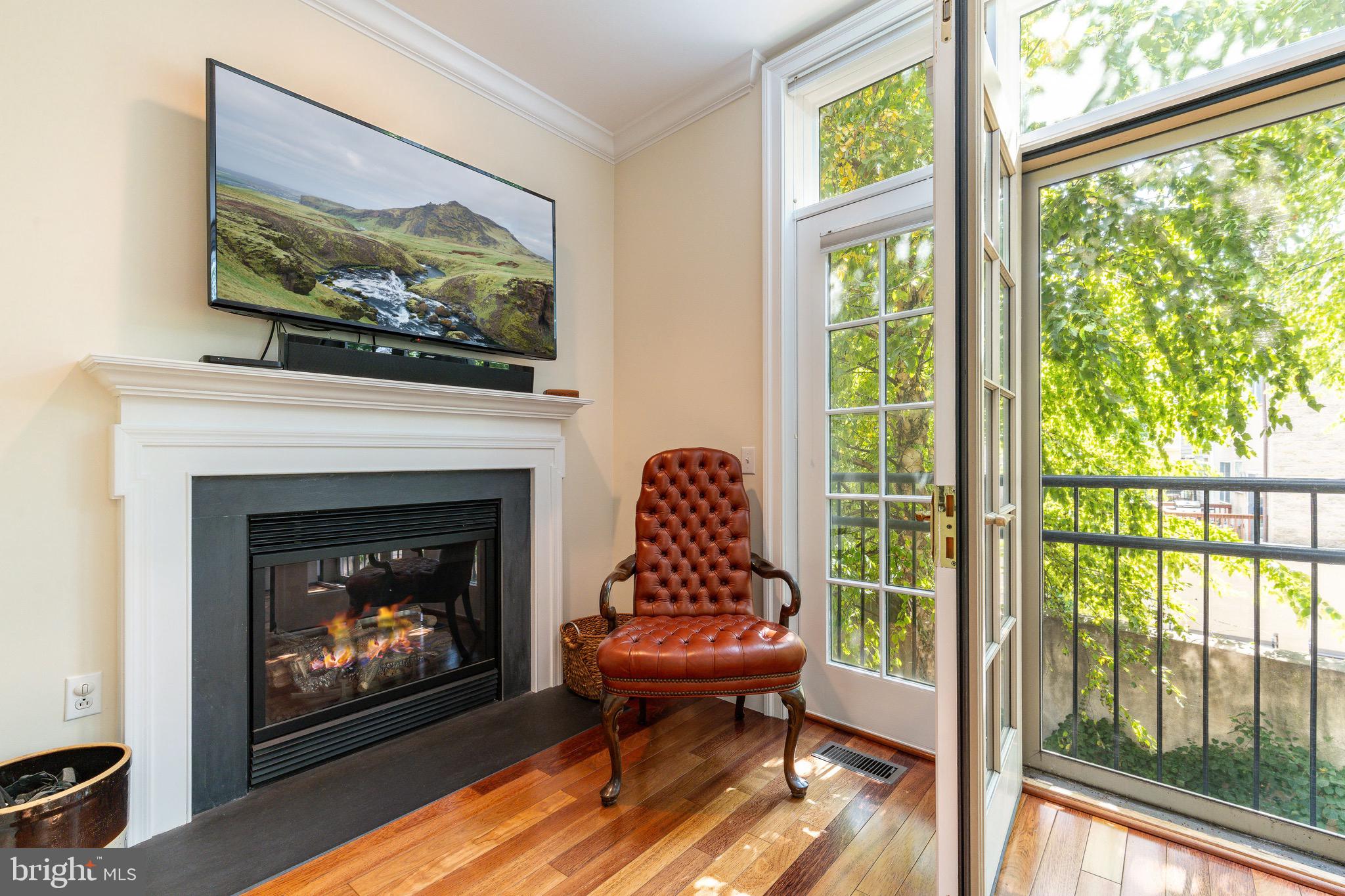 QUEEN VILLAGE - Residential