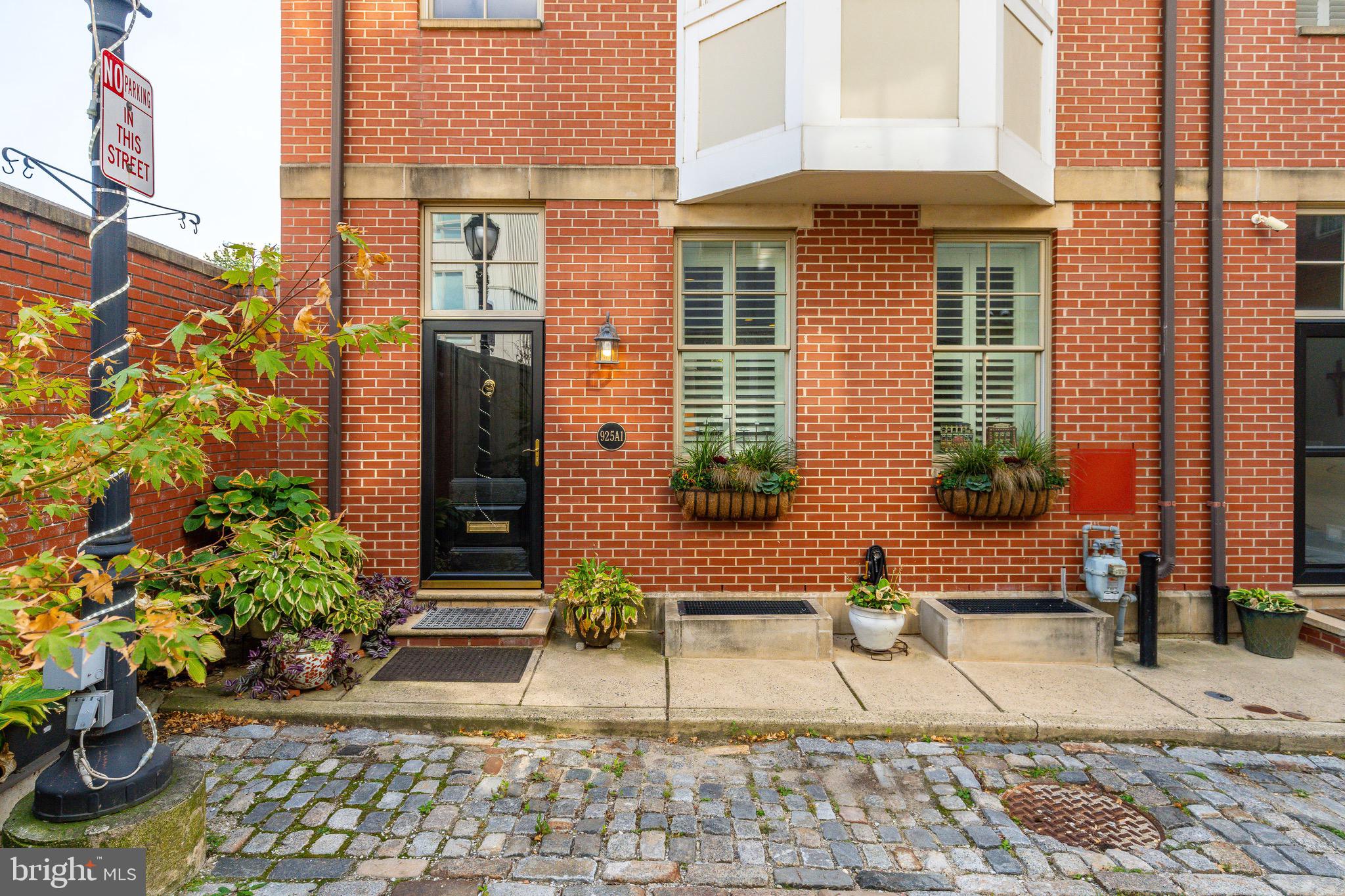 QUEEN VILLAGE - Residential