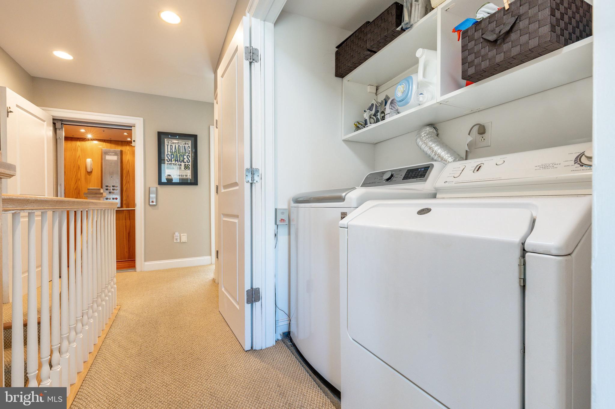 QUEEN VILLAGE - Residential