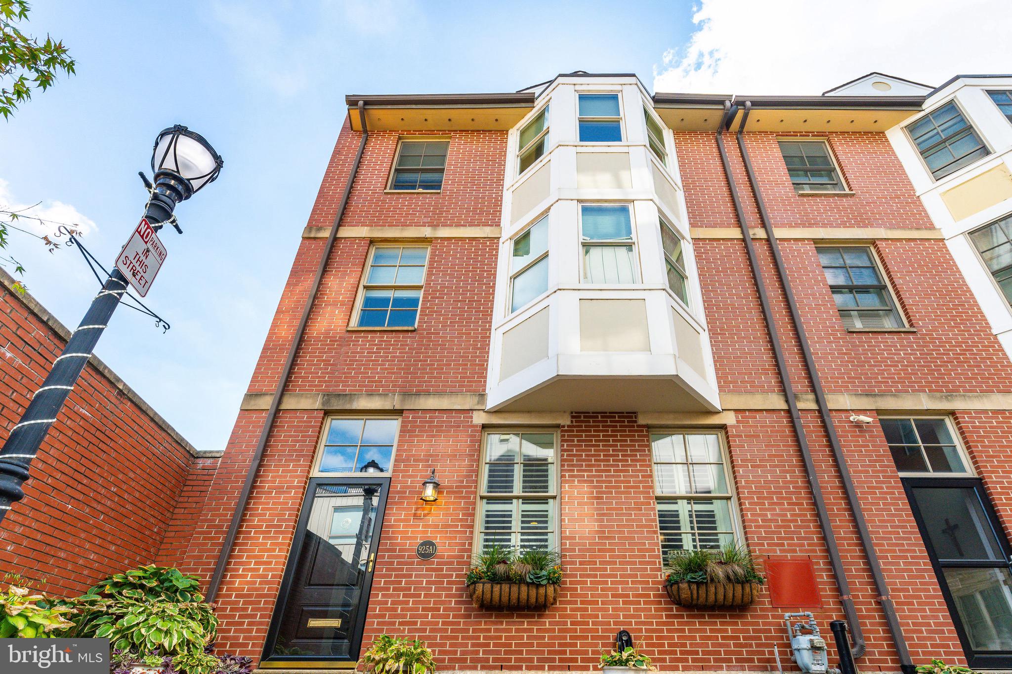 QUEEN VILLAGE - Residential