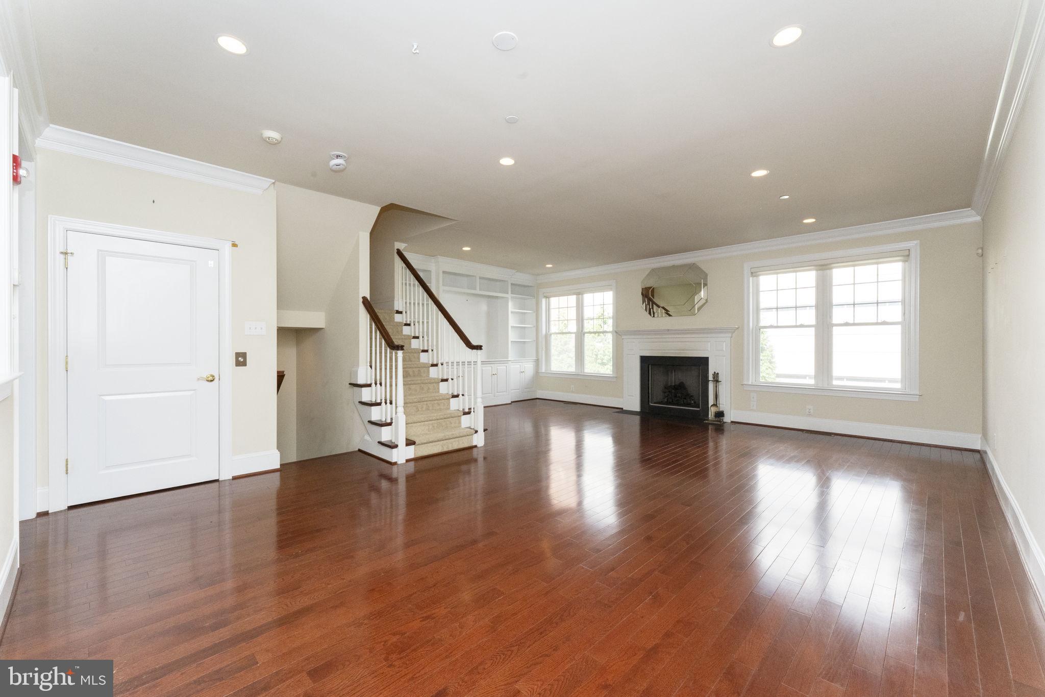 WHITEHALL - Residential