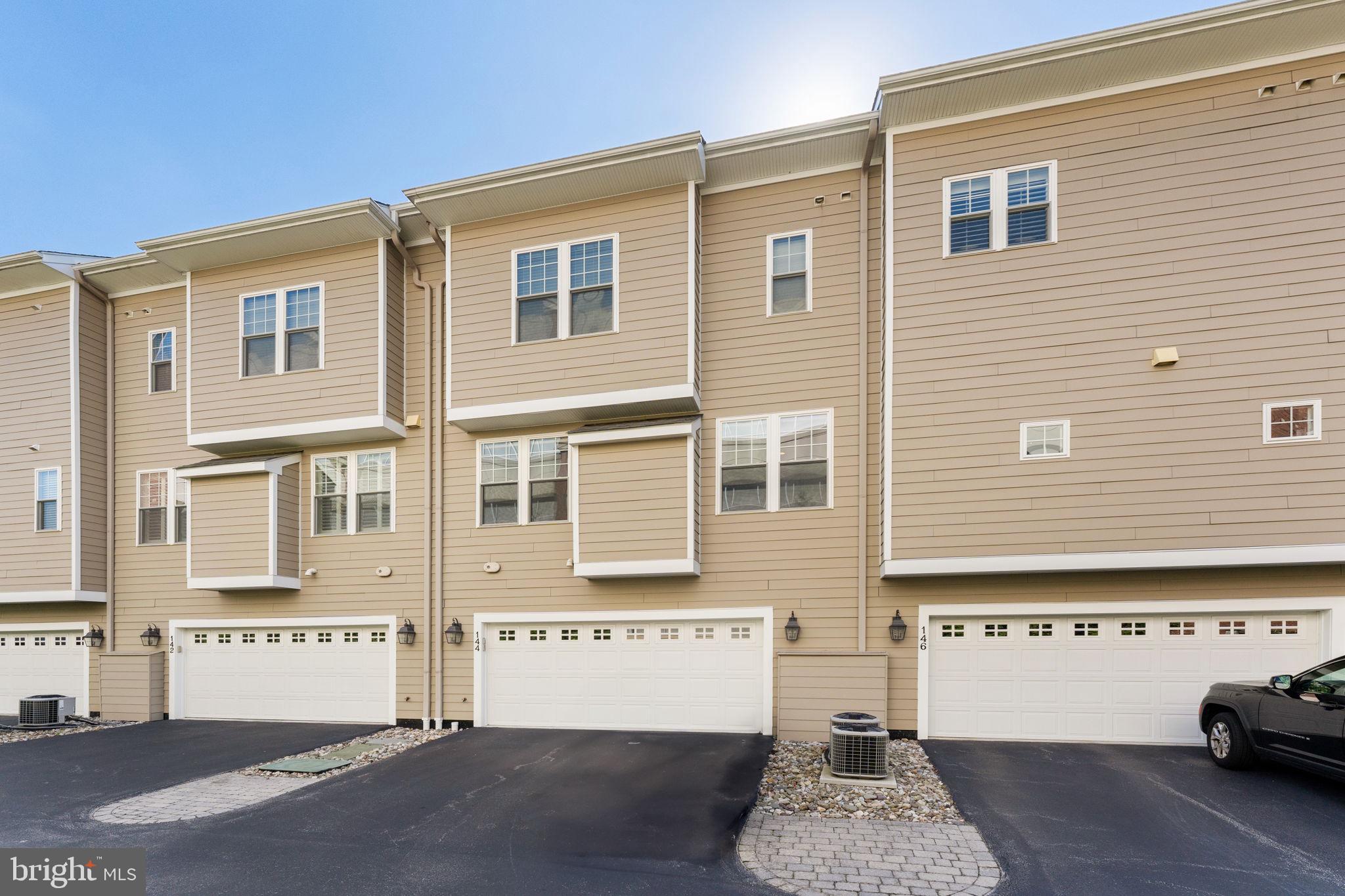 WHITEHALL - Residential