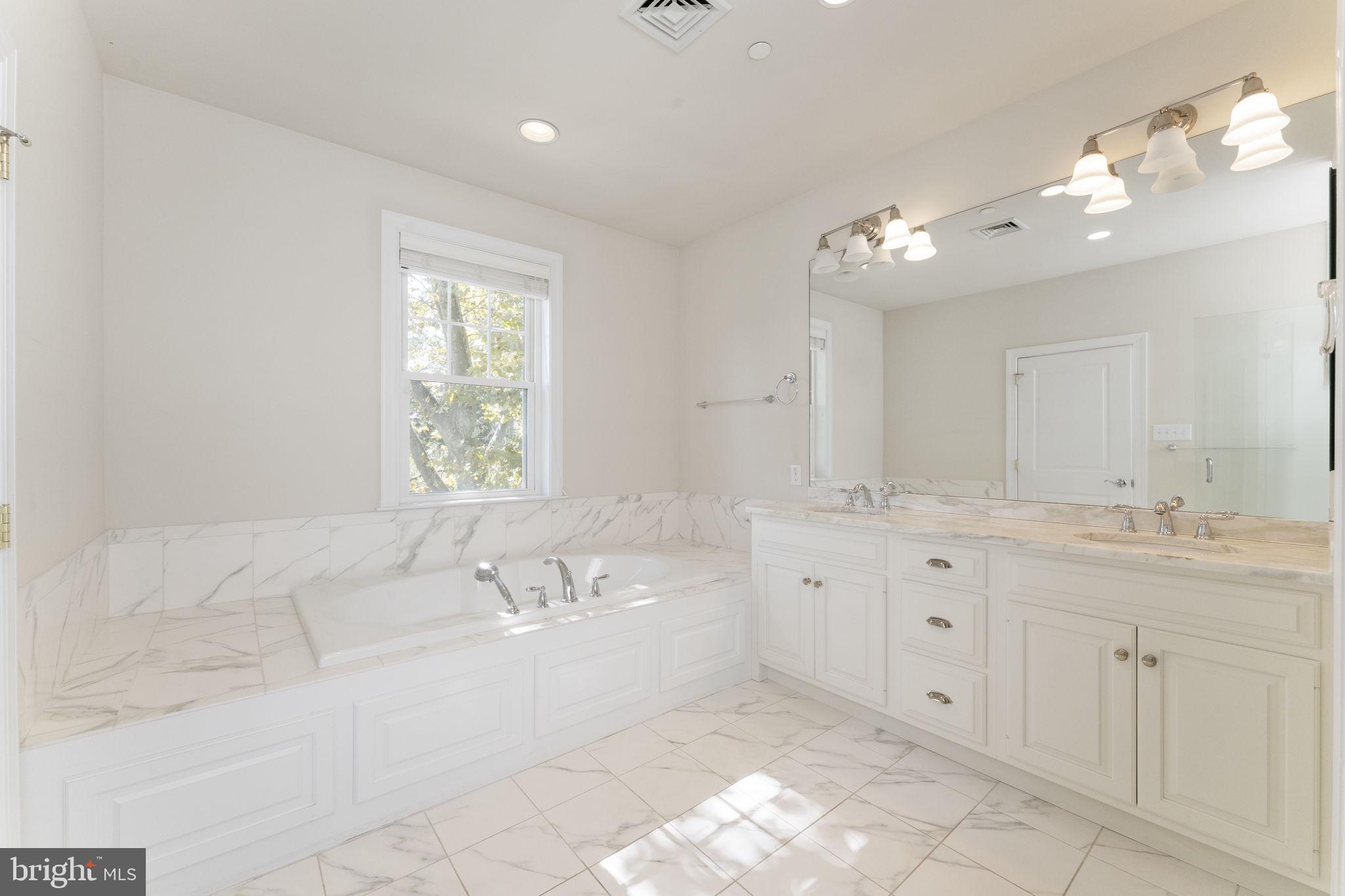 WHITEHALL - Residential