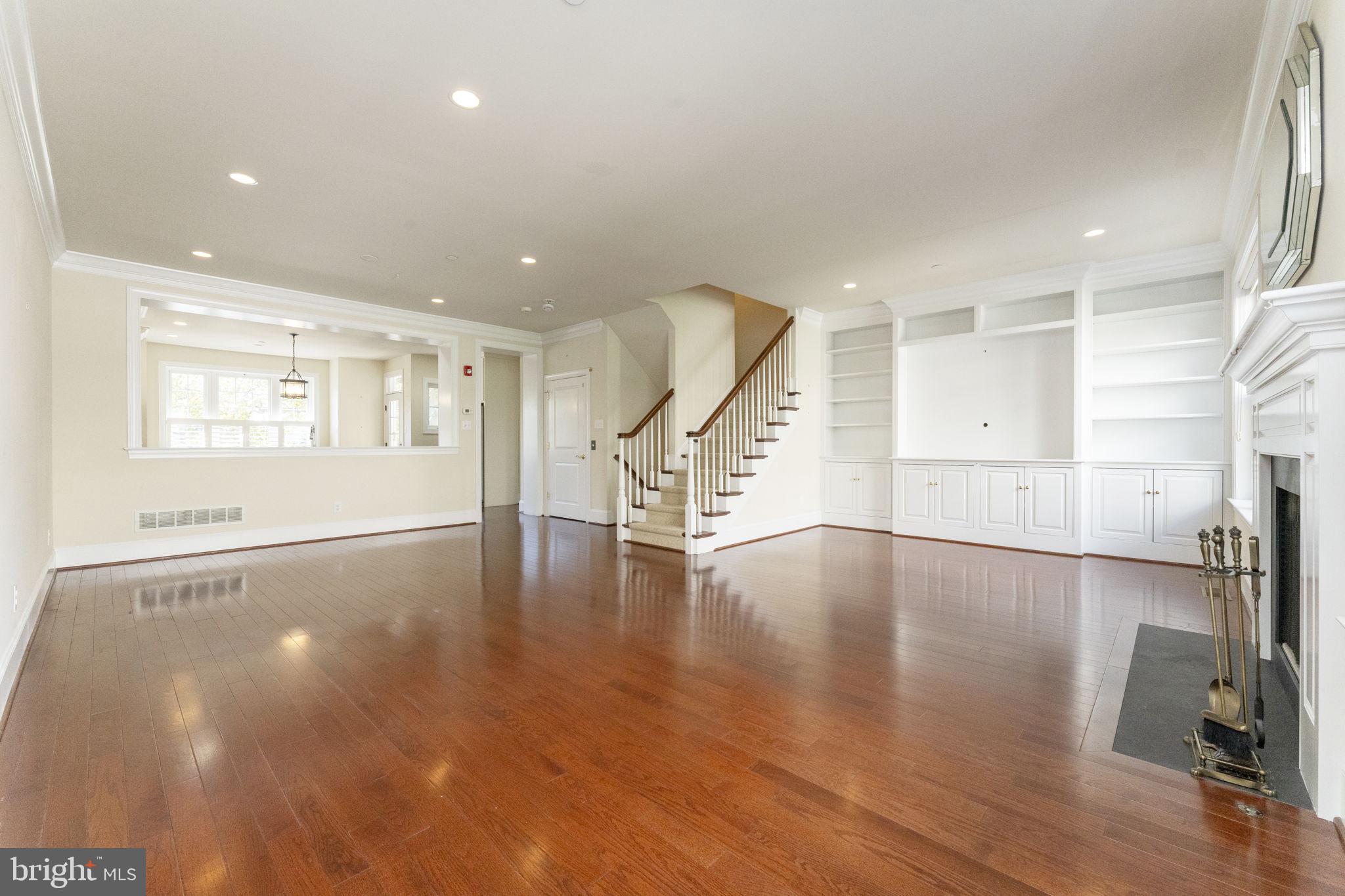 WHITEHALL - Residential