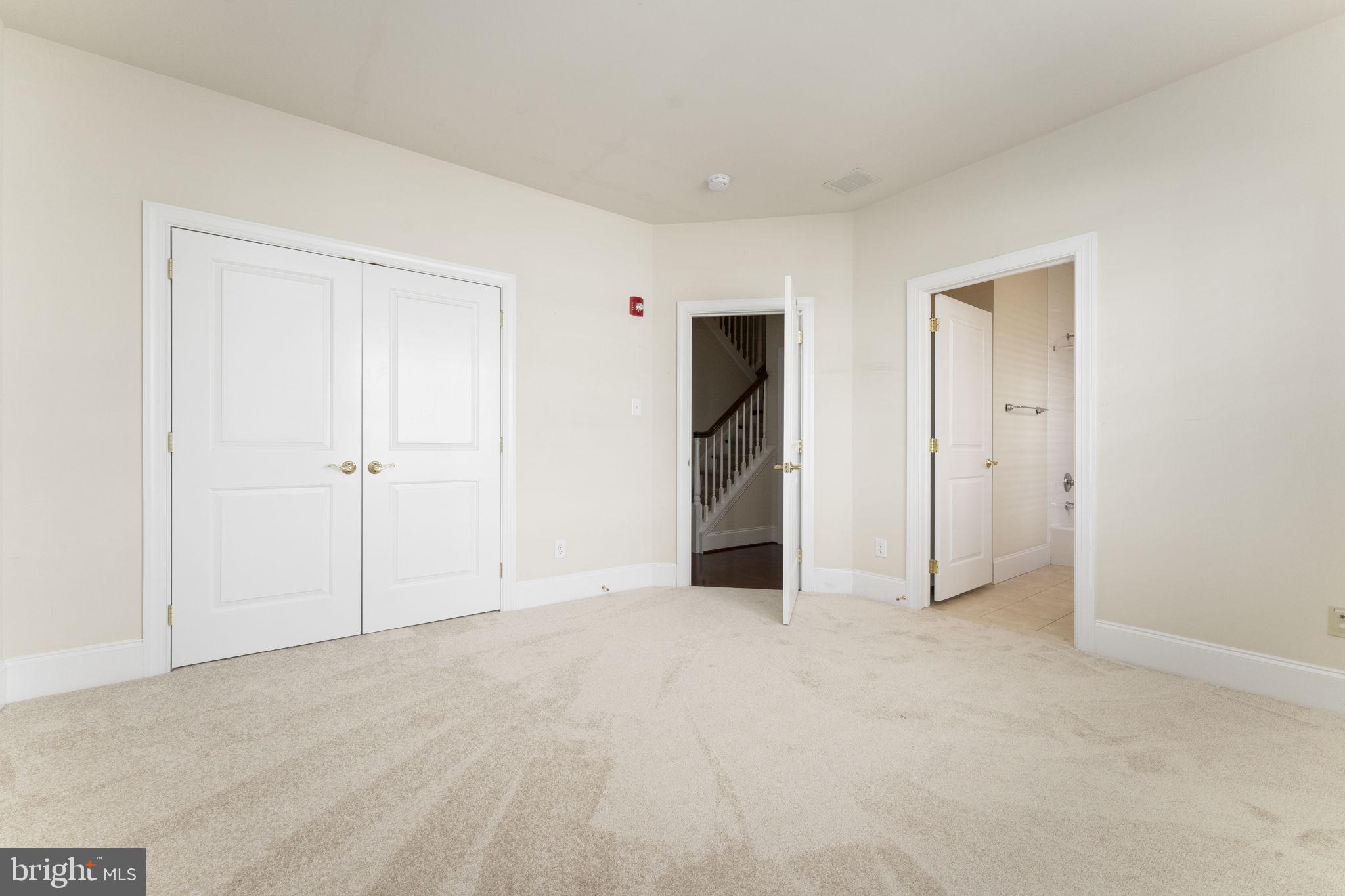 WHITEHALL - Residential