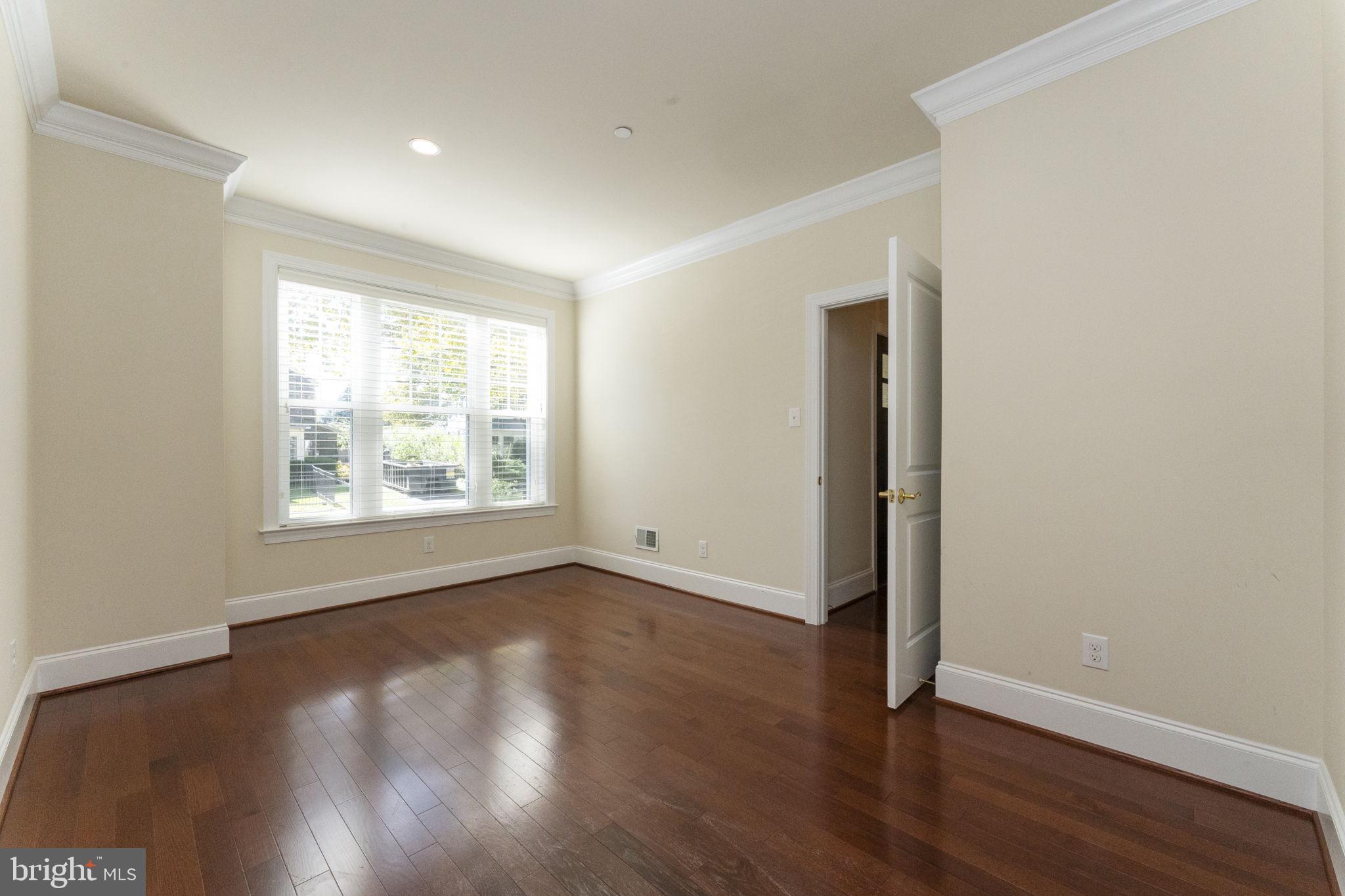 WHITEHALL - Residential