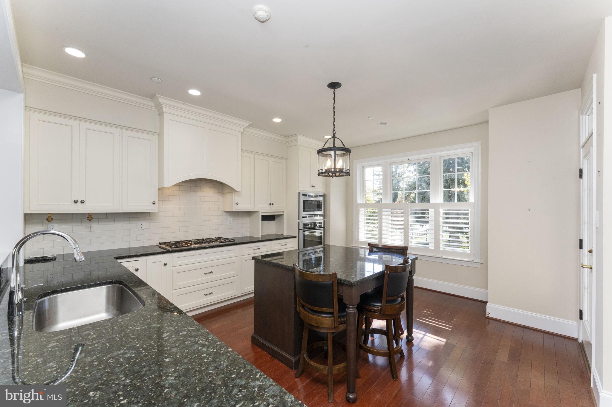 WHITEHALL - Residential