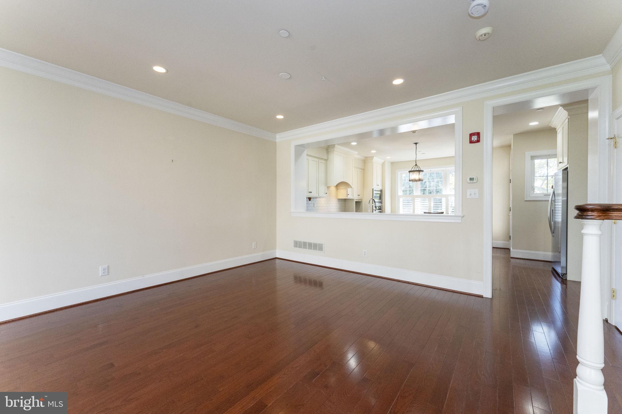 WHITEHALL - Residential